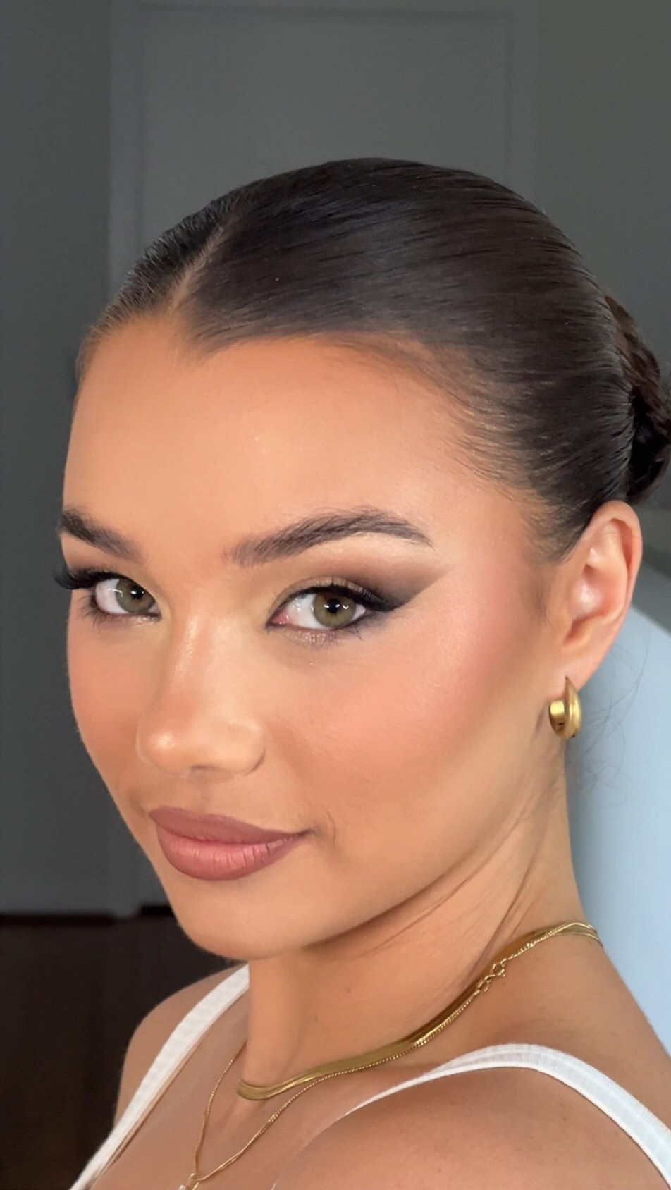 A sultry smoky wing with cool neutral tones is a match made in heaven ✨
@aajah.t
.
.
.
.
.
.
.
.
.
#makeupartistgoldcoast #goldcoastmakeupartist #goldcoastmua #muagoldcoast #goldcoastmakeup #makeupgoldcoast #brisbanemakeupartist #makeupartistbrisbane #brisbanemua #muabrisbane #makeupbrisbane #brisbanemakeup #mua #makeupartist #makeupinspo