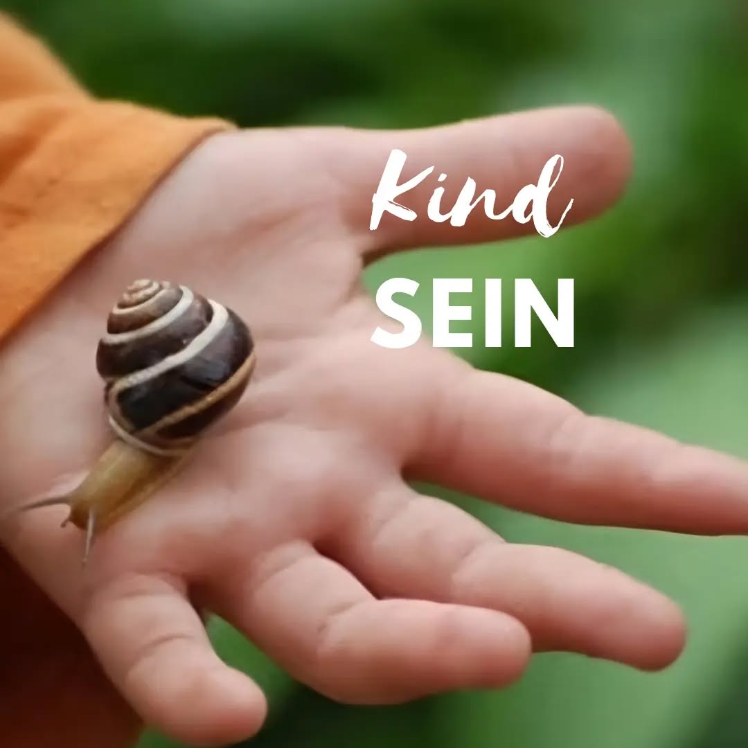 Kind sein dürfen!
Gar nicht immer so leicht. Für die Erwachsenen eine ständige Herausforderung und manchmal ein Balanceakt zwischen Kind-sein-dürfen und Groß-sein-müssen.
Wieviel Kind-sein ist in deiner Kita erlaubt und wo stößt du an Grenzen im Alltag?
Wenn du magst, schreib es in die Kommentare ⬇️
#kindersindtoll #fachkraftmitherz #mitliebewachsen #kita #krippe #kitaideen #martinajuretzka #raumfürentwicklung #kinderverstehen #pädagogikmithaltung #kindorientiert