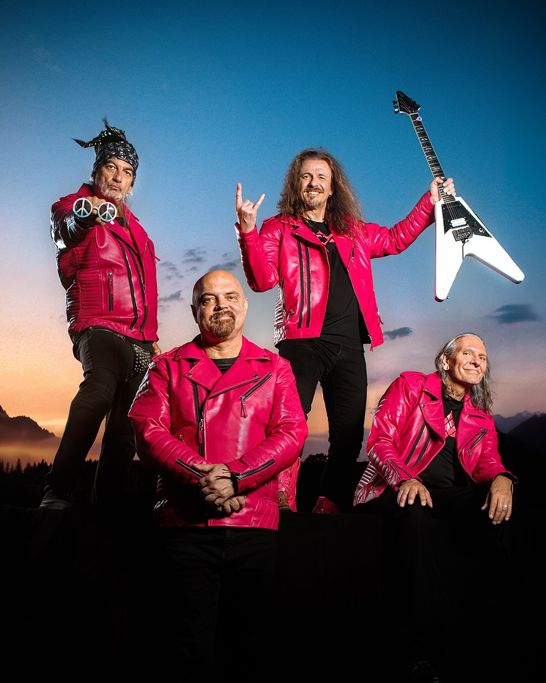 J.B.O. Albumfotos „HAUS OF THE RISING FUN“ 📸 @kickersofass
🤘Wir zählen schon die Tage bis zum 9. Januar 2026🩷
📸: @huckleberryking
#huckleberryking #jbo #donauwoerth #donauries #fotoshooting #kickersofass #newalbum #houseoftherisingfun