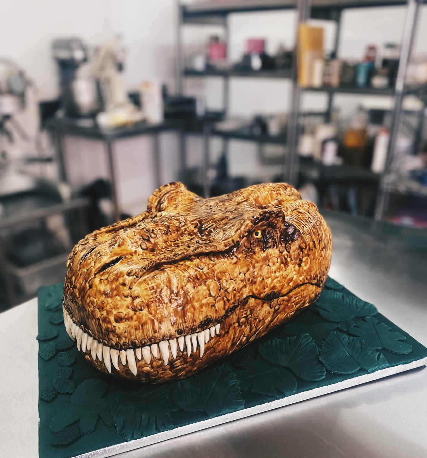 A bit of a throwback but here is the t-Rex head I made to celebrate the new Jurassic World film! #jurassicpark #jurassicworld #dinosaur #trex #dinosaurcake