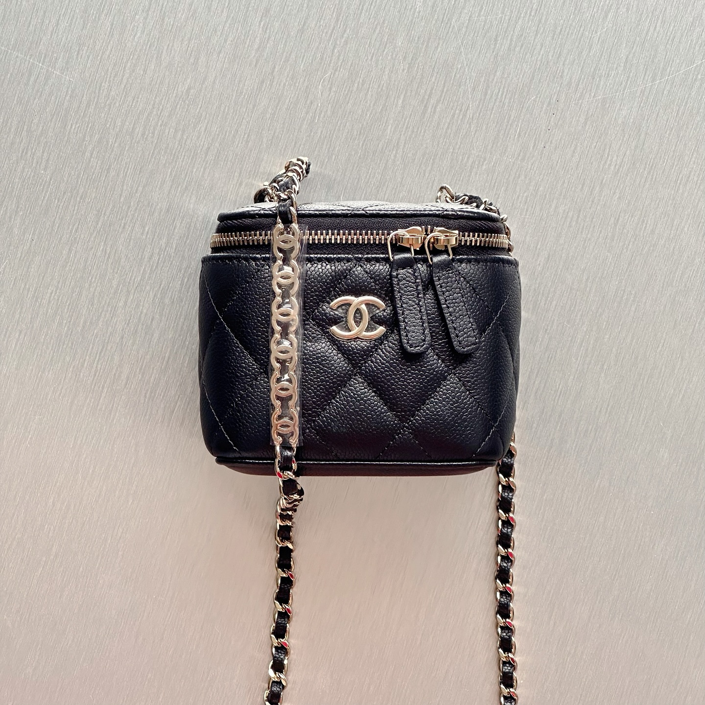 Add a touch of Parisian chic to your look with this Chanel Mini Vanity Case. Compact, timeless, and ultra-stylish.
For more information, please refer to the website link provided in the bio.
Listing no: UK 3118
Opuluxe.sg is not affiliated to the brands featured. We are an independent consignment platform of authenticated luxury products. All trademarks and copyrights remain sole property of the brands.