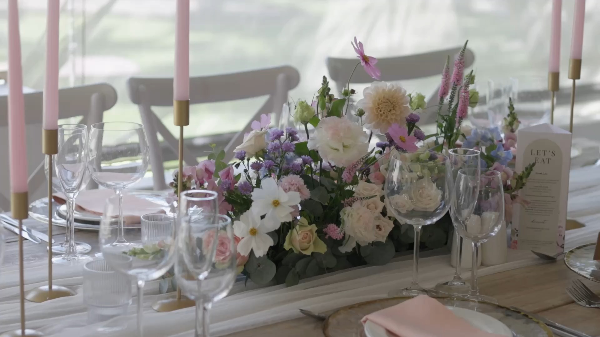 Whimsy and romantic set-up for @deirdre_oosthuizen & Bruce. We got to work with the most beautiful dahlias and cosmos 🥰
Photography / videography: @jessegademanphotography
Stationery: @aurora.designs01
Decor, flowers and set-up: @theblushingdahlia
#whimsicalwedding #pastelflower #kznflorist #ballitoweddings #dahlias #cosmos #weddingdecor