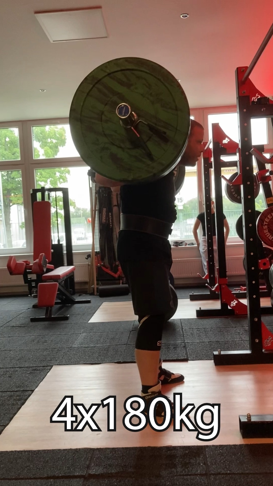 Takový zvykací návratový trénink po dovolených s rezervou 🔥 Jinak mám na YT nové video o novém světovém rekordu 505kg na mrtvý tah od Hafthora Bjornssona!
Odkaz v BIU