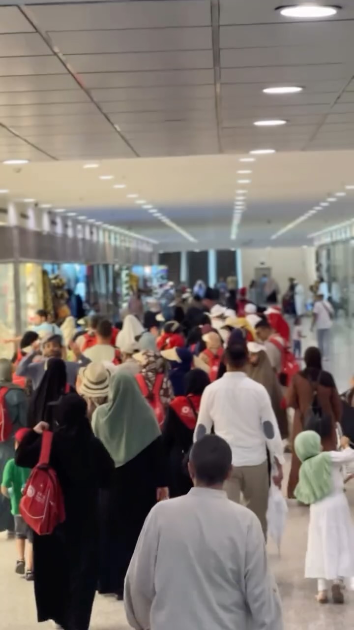 Medine nasıl bir yer biliyor musun?
Sanki kalbin ‘tam burası’ diyor.
Ne yaptık, nereye gittik, nasıl ibadet ettik…🤍
#mekke #medine #saygıturizm #umre