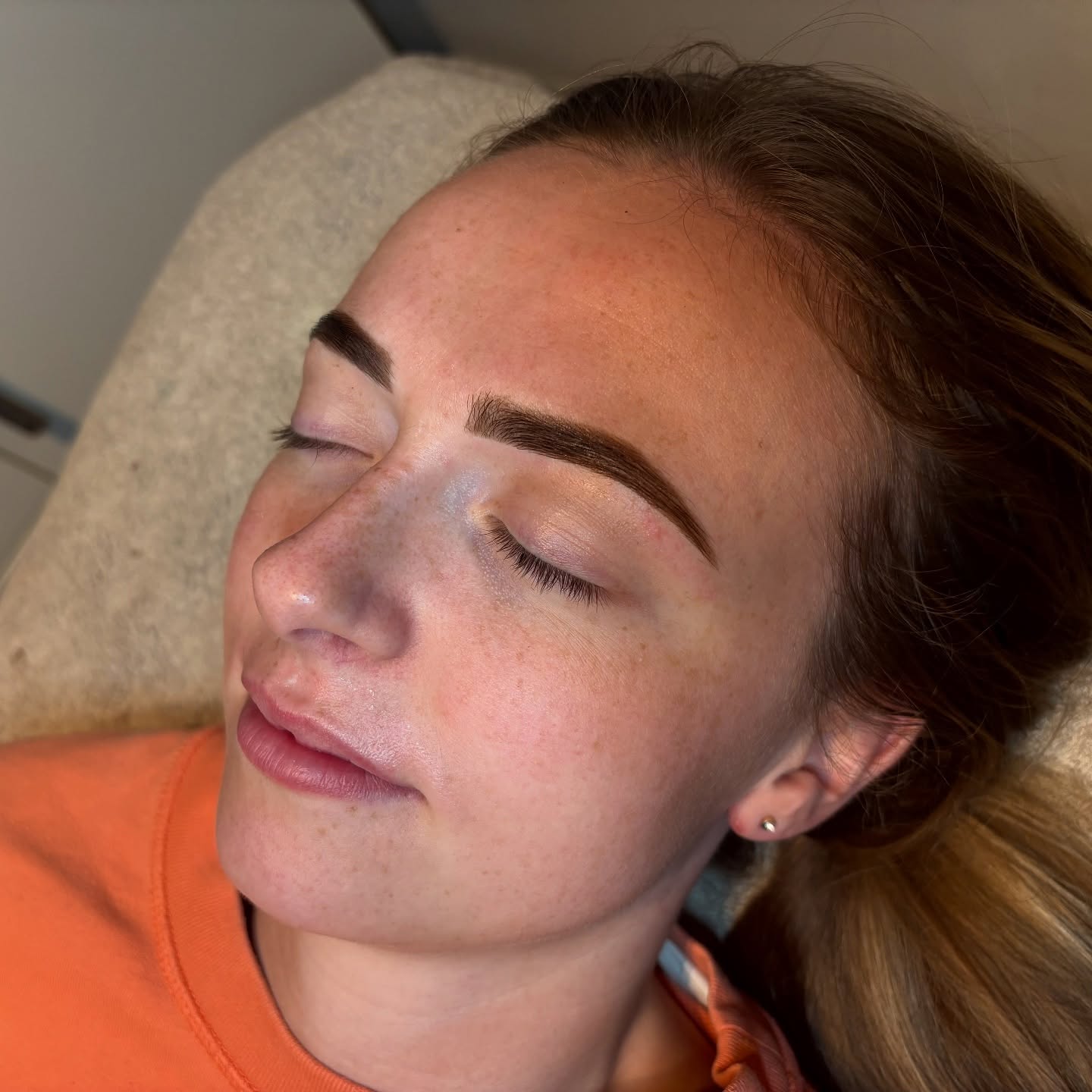 Swipe for before
Brow shape and tint 🤍