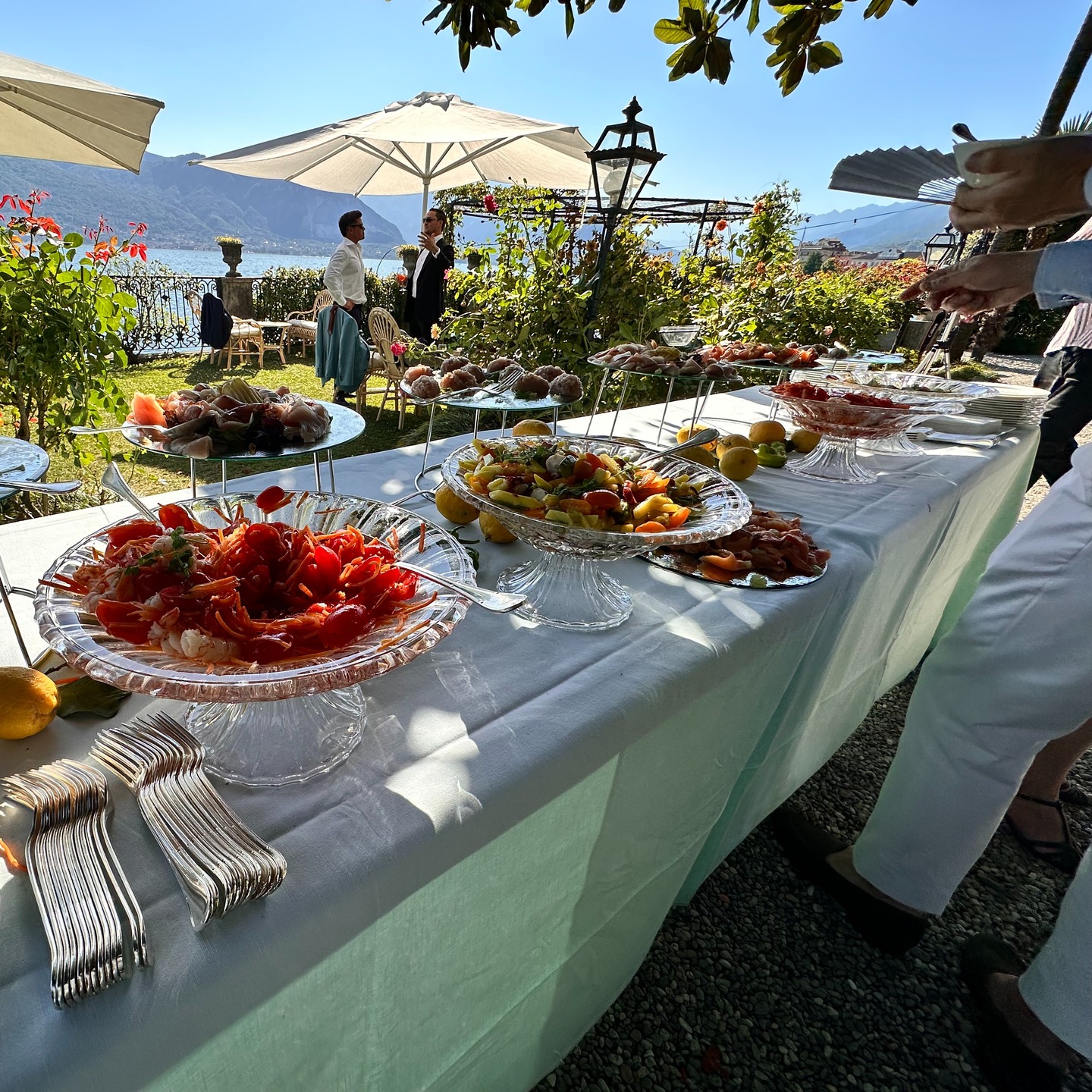 .
A vibrant display of Italian flavours and colours set against the serene blue of Lake Maggiore. Thanks to: @tamilano.catering
Guests enjoyed a delicious selection of antipasti — fresh, rich, and beautifully presented — while taking in the peaceful beauty of the water just steps away.
The contrast of bold tastes and gentle landscapes created a moment of pure Mediterranean magic. 🍷🧀🌿
#LakeMaggioreWedding #ItalianAperitivo #DestinationWeddingItaly #LakesideReception #WeddingDetails #ItalianFlavours #AperitivoByTheLake #WeddingPlannerItaly