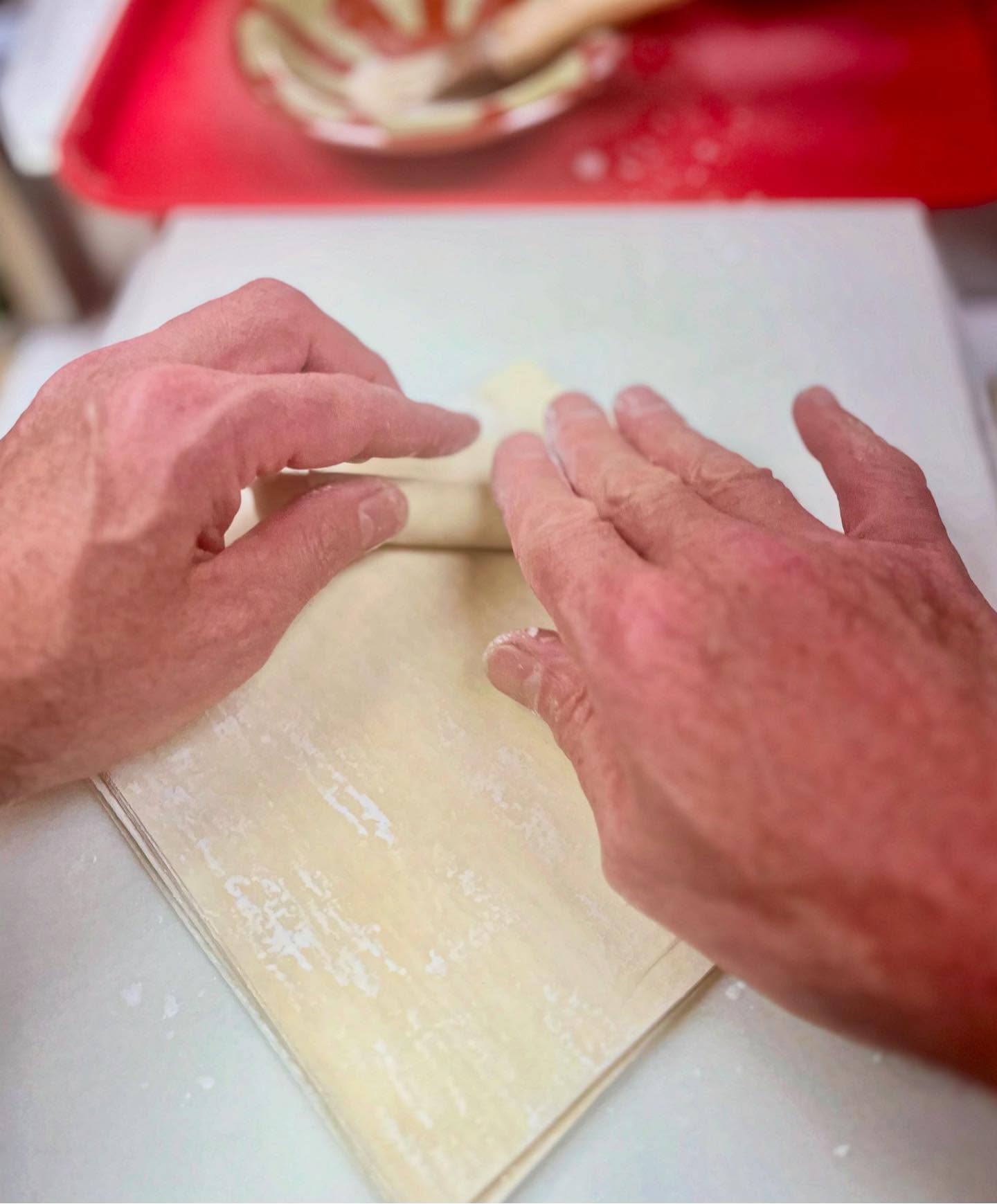 Rollinnnnn cheese rolls
Nos fameux rouleaux de fromage sont fait maison et à la main.
#cheese #cheesesticks #rouleaufromage #resto #restaurant #mtlresto #mtlrestaurant #lavalrestaurant #mtlfoodie #food #lebanesefood