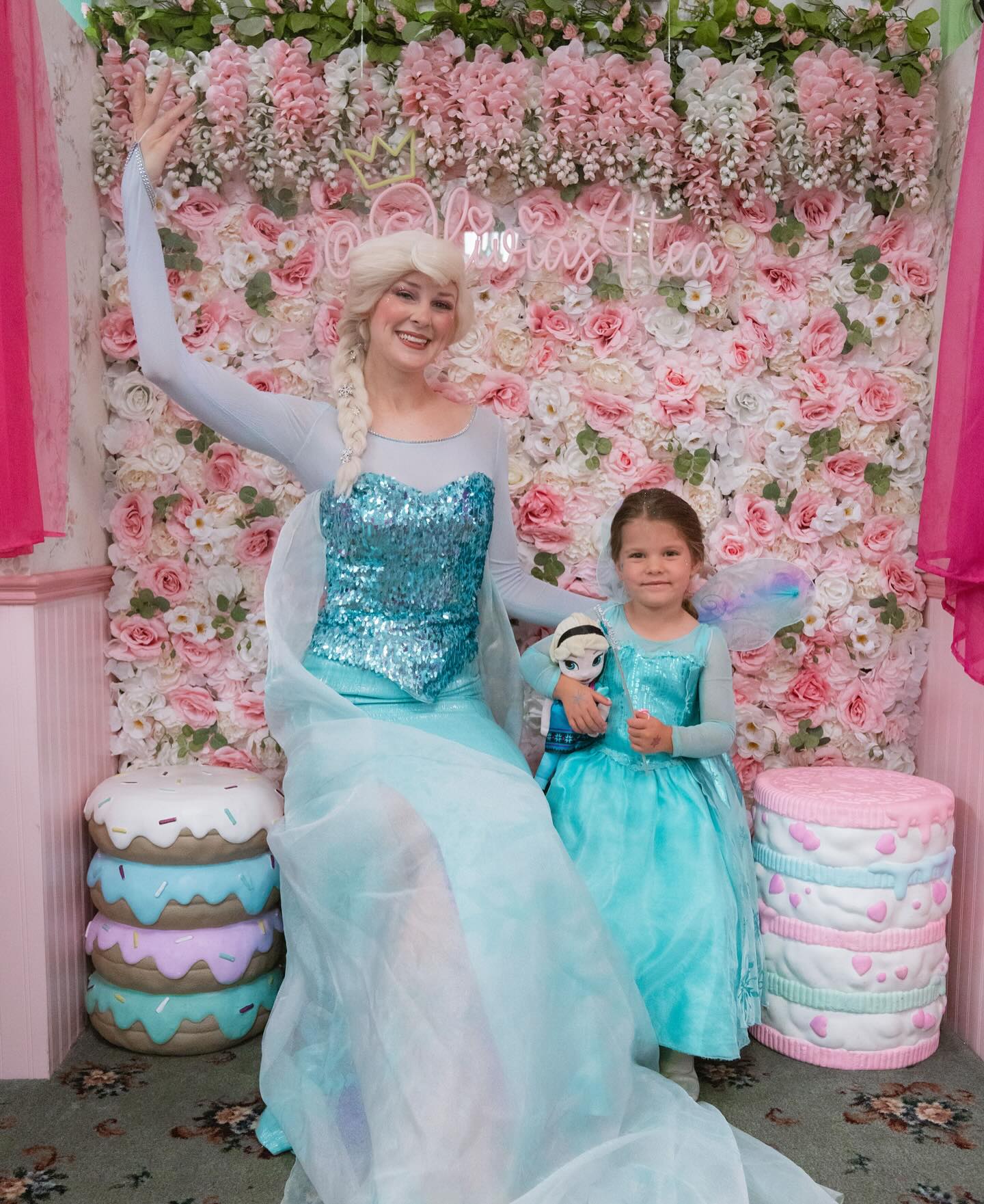 Matching ice power energy for winter Wednesday ❄️✨
.
.
💖Venue: @olivias4tea
❄️Character from @prestigeprincesses
📷Photographer: @shotbyalissa
…
Performer: Mira
…
#winterwednesday #princesselsa #frozenelsa #elsafrozen #princessparty #southbaykids #southbaymoms #frozenparty #birthdaypartyideas