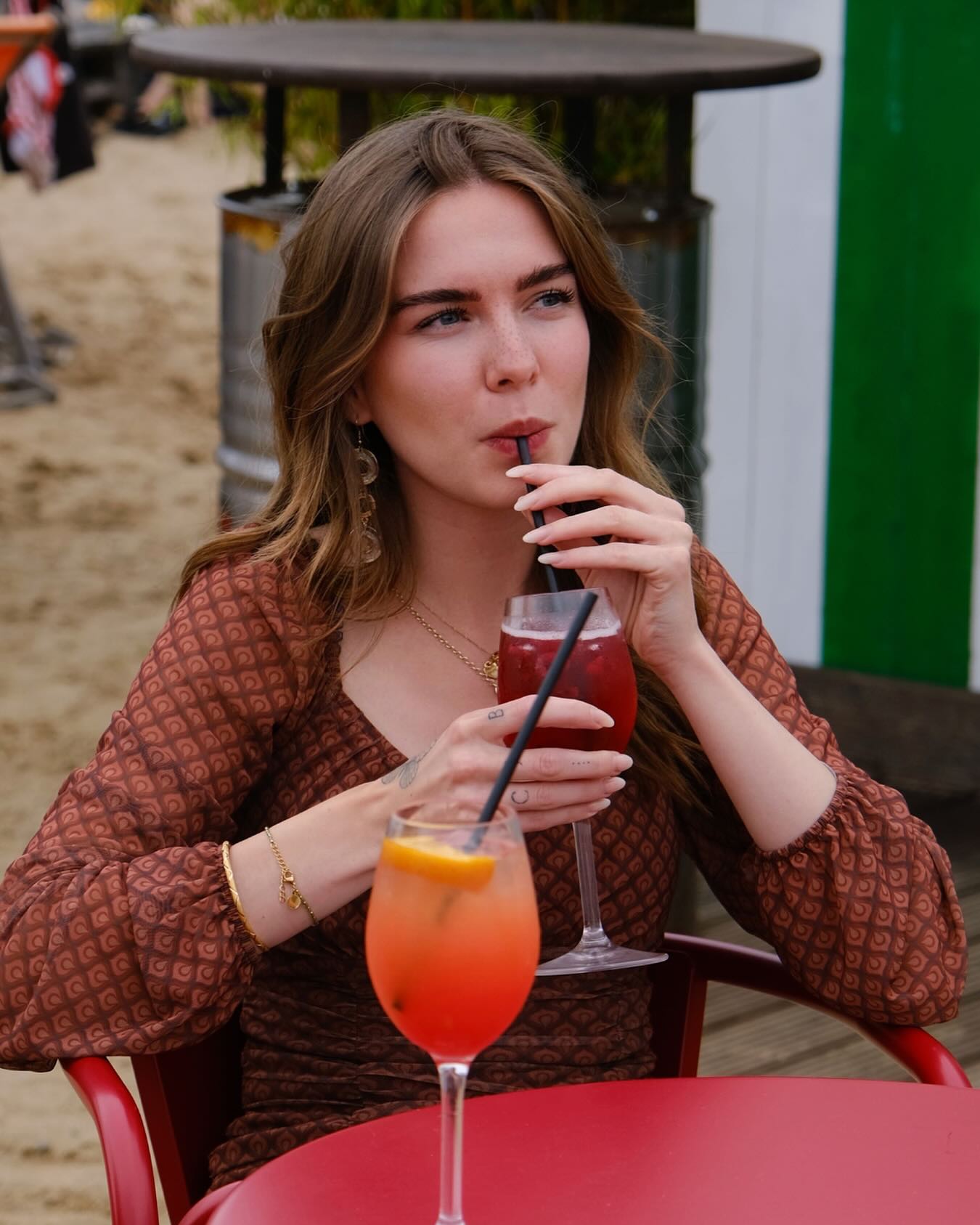 Feierabend? Ab zum Strand! 🏝️ Nur einen Katzensprung von der Lübecker Altstadt entfernt warten kalte Drinks, leckere Snacks und Sommer pur auf euch – perfekter geht Ausklingen nicht. 😍🥂
#feierabend #lübeck #strandsalon