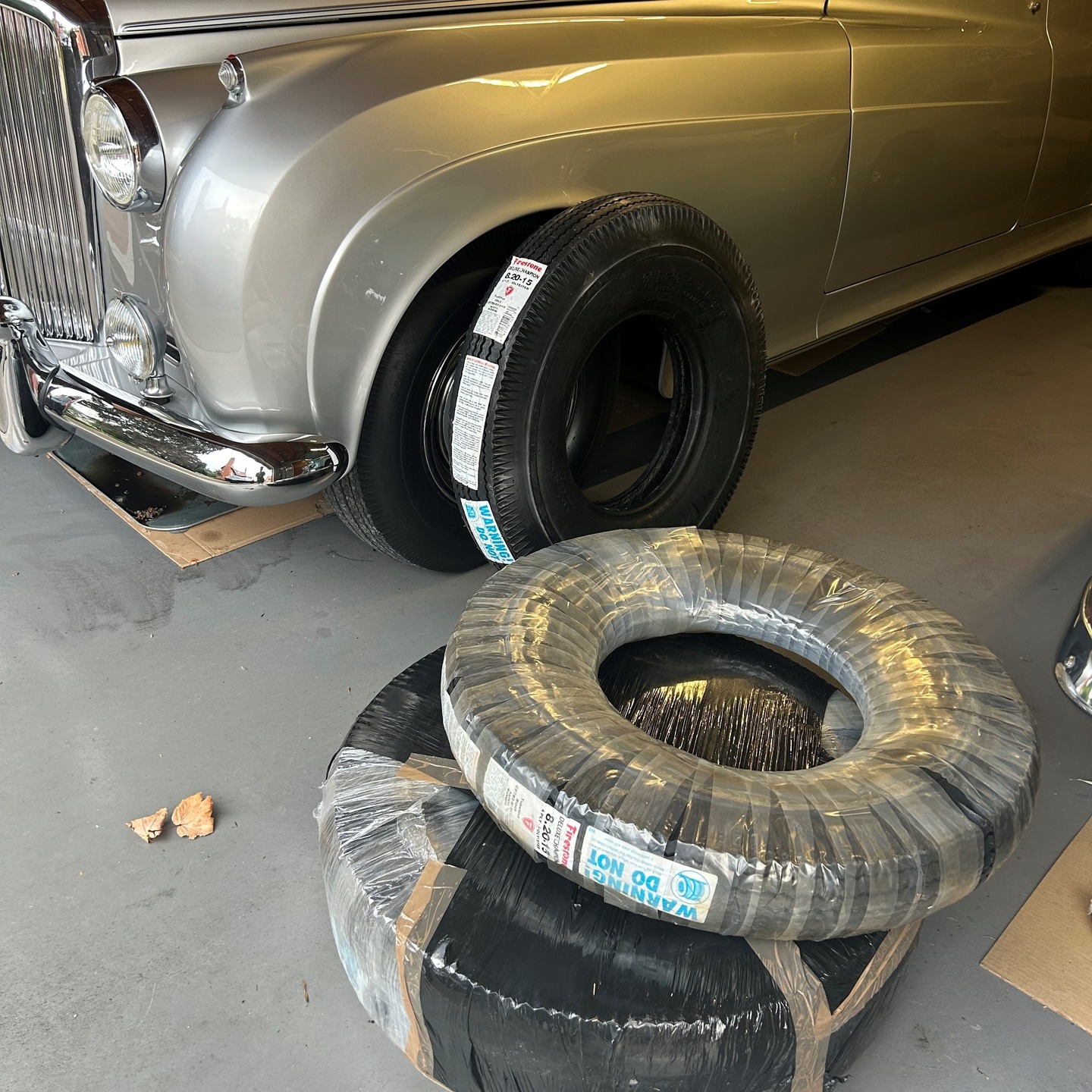 New boots!!
We’ve had new (cross ply) tyres fitted all round on both of our S1 Bentleys.
#lentonlimousines
#bentleys1