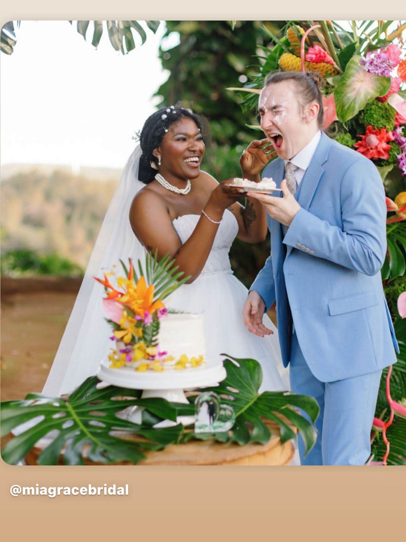 A love story captured in real time 🎨✨
Aaliyah & Ryan’s magical moment at Sunset Ranch turned into a timeless keepsake. Surrounded by tropical florals and the golden light of Hawaiʻi, their first kiss as a married couple became the heart of this painting. 🌿💍
Painting live on-site, I blended vibrant island colors with soft romantic tones to reflect the energy and aloha of their ceremony.
Swipe to see the moment unfold from canvas to celebration!
Ceremony/Reception Venue: @sunsetranchhawaii
Wedding Painting: @arielquirozart
Caterer: @simplyservedhawaii
Photographer: @traceylynnphotography
Videographer: @vzual_productions
Florists: @laflor.bk
Band/DJ: @djgabstop
String Trio: @oahustrings
Shaved Ice: @kaleleeats
Dress: @miagracebridal
Mahalo to this team for the beautiful day! 🌺