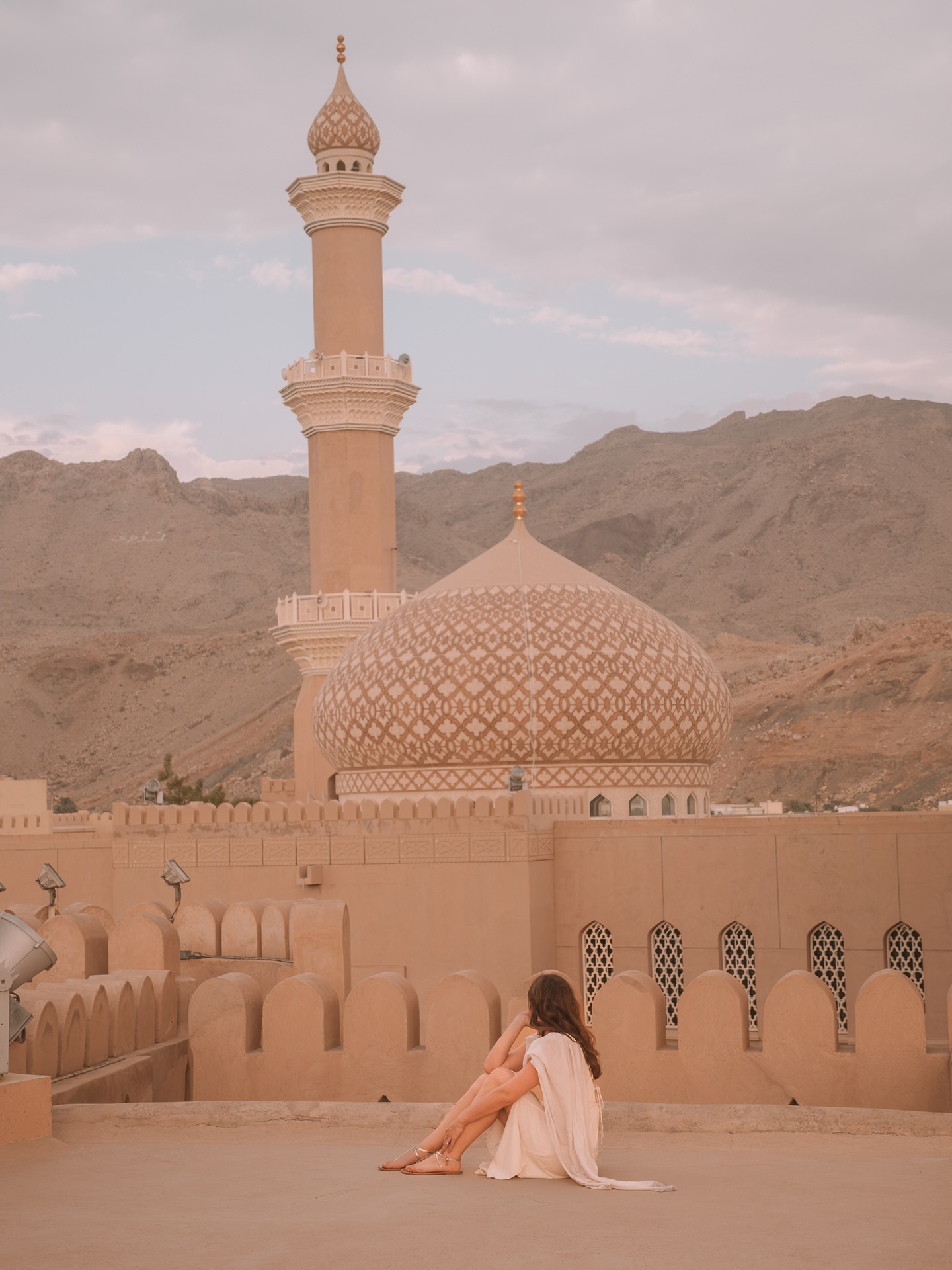 Postcards from Oman.📮☀️🇴🇲
.
.
.
.
.
.
#oman #omantravel #visitoman #omanroadtrip #omanphotography #travelphotography #reisefotografie #omanfotos #fotografie #photography #travelblogger #reiseblogger #reiseblog #reisebericht #travelinspo #reiseinspiration #middleeastern #mittlereosten #wüste #wüstenvibes #nizwa #oriental #visitnizwa #fujifilm #fujifeaturetime