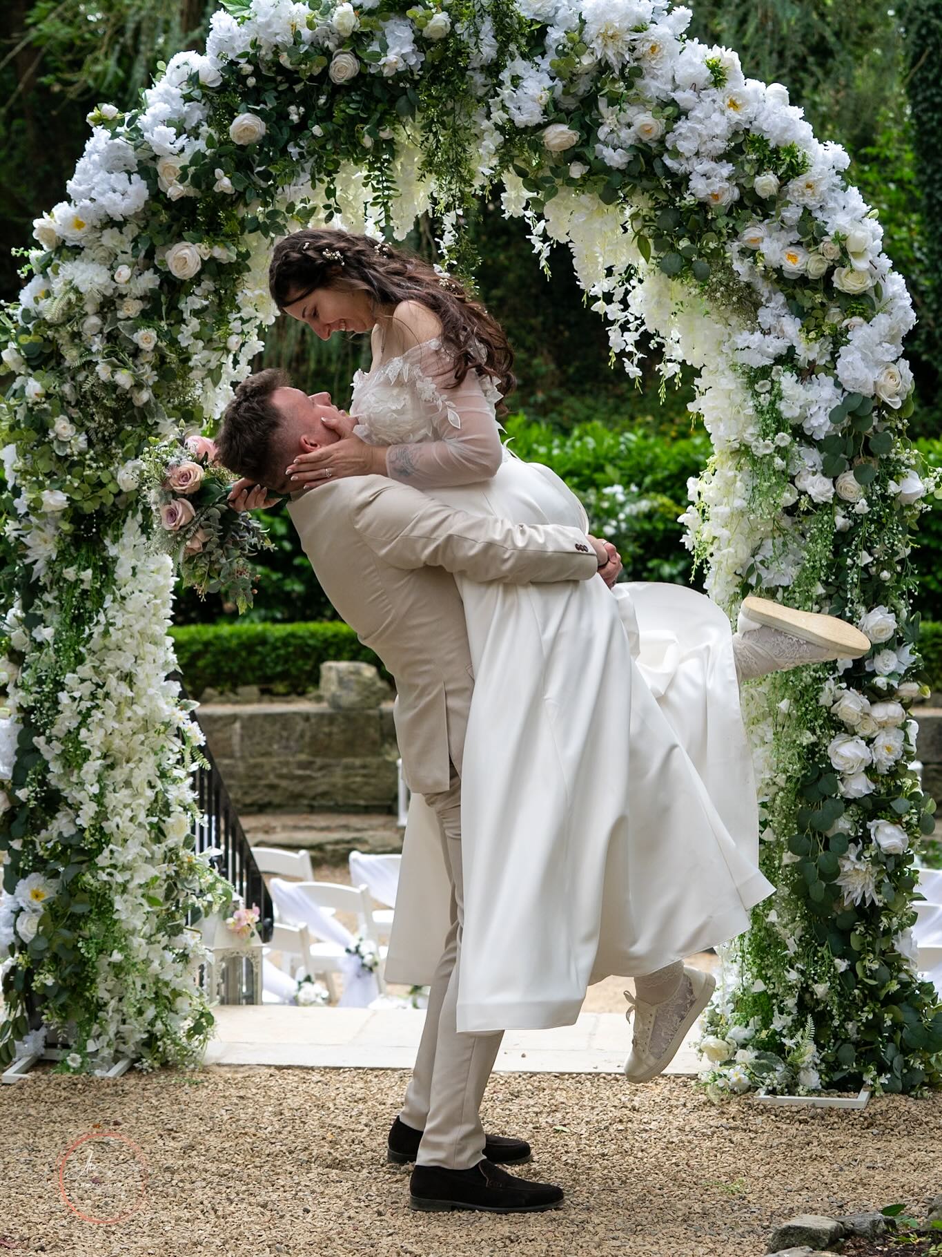Dreamy Vibes for these two Newly Weds who married in the magical garden grounds @stationhh And just look at that flower arch from @seasonsoflove_weddingdecor 🤍 #stationhousewedding #stationhousehotel #flowerarch