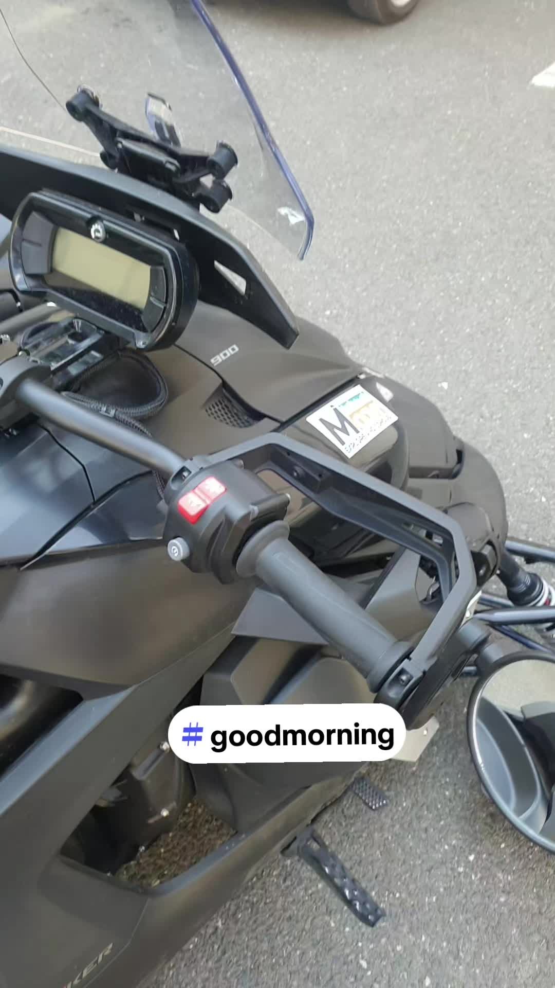 Ma iubesc vecinii ca pe o zi de luni!