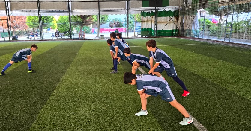 Yarın, hafta sonunun enerjisiyle sahada buluşuyor muyuz?⚽️
Yeni yeteneklerimizi keşfetmek, daha iyiye ulaşmak ve en önemlisi futbolun keyfini çıkarmak için sabırsızlanıyoruz.
Unutmayın, büyük hedeflere giden yol küçük adımlarla başlar. Yarınki antrenmanımızda bol bol ter dökecek, çok eğleneceğiz 🤩
Takım arkadaşlarınla sahada buluşmaya hazır mısın? 🏃🏻➡️
Siz de bu heyecana ortak olmak, futbolla dolu bir hafta sonu geçirmek için bize katılın..
Kayıt ve detaylar için;
💬 DM
📞0553 893 34 34
📍 Arjantin Futbol Okulu
#haftasonufutbol #futbolantrenmanı #maçgünü #gençfutbolcular #hazırlık #sporkulübü #futbolokulu#arjantinfutbolokulu #beylikdüzü#takimruhu #antreman #takımruhu