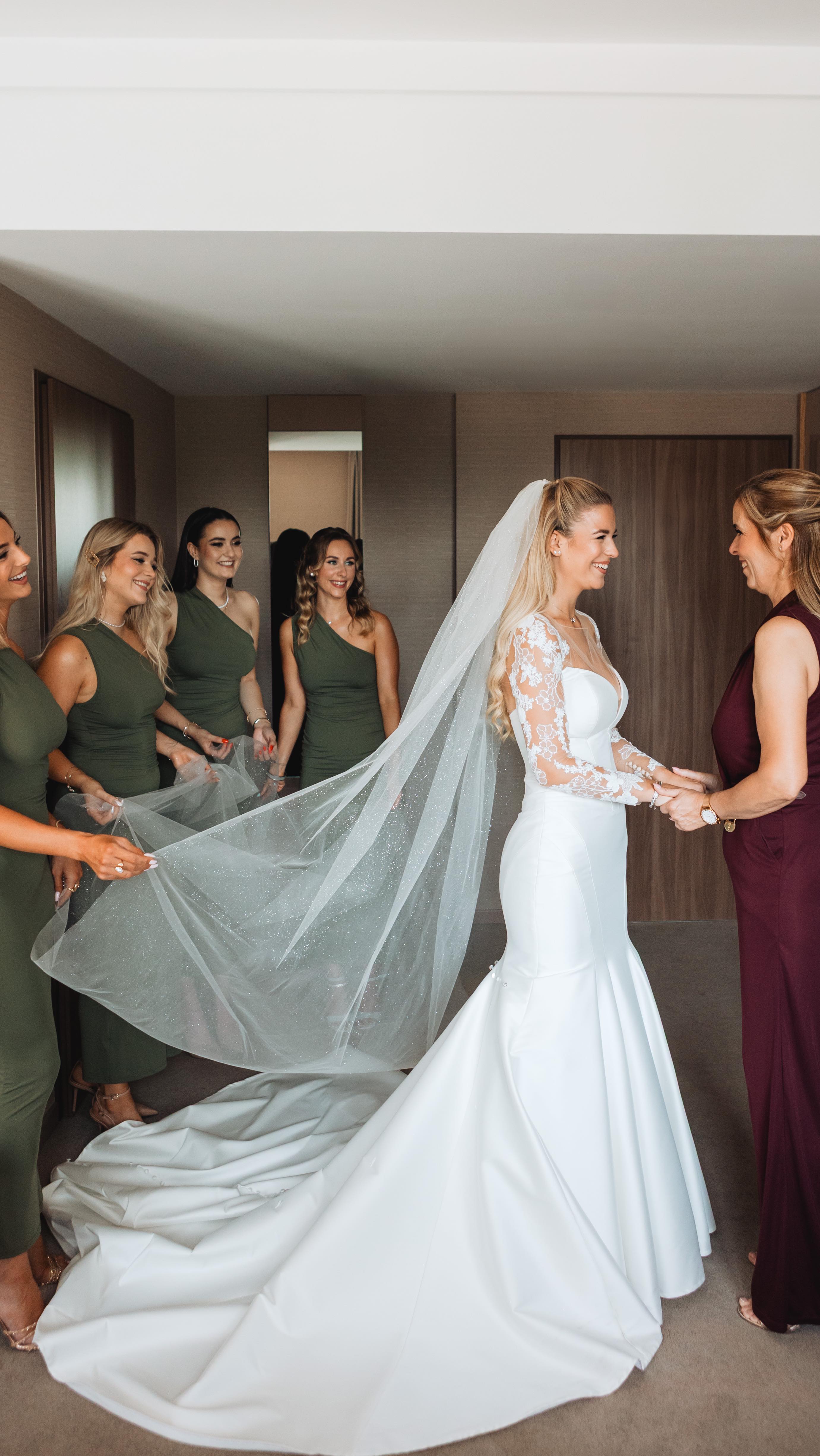 Gyertek velem Dorka és Balázs esküvőjére fotózni!🥹🤍
Helyszín: @apagyrozsakertetterem
@pagonyhotel
CM:@kondor_istvan_ceremoniamester
Videó:@mateos_official
Dj: @vistvan95
Smink:@eordoghreka_beaute
Haj: @anita.bor
Dekor: @bubajdekor
Ruha: @lafemmeszalon
Gyűrűk: @lifeandstyle_ekszer
Virág: Borbély Bea
Torta: @szeplaki_nikoletta
esküvői fotó| esküvői fotós| esküvői fotózás| budapest wedding| budapest wedding photographer| destination wedding photographer| 婚纱摄影|婚纱摄影师|婚礼摄影师