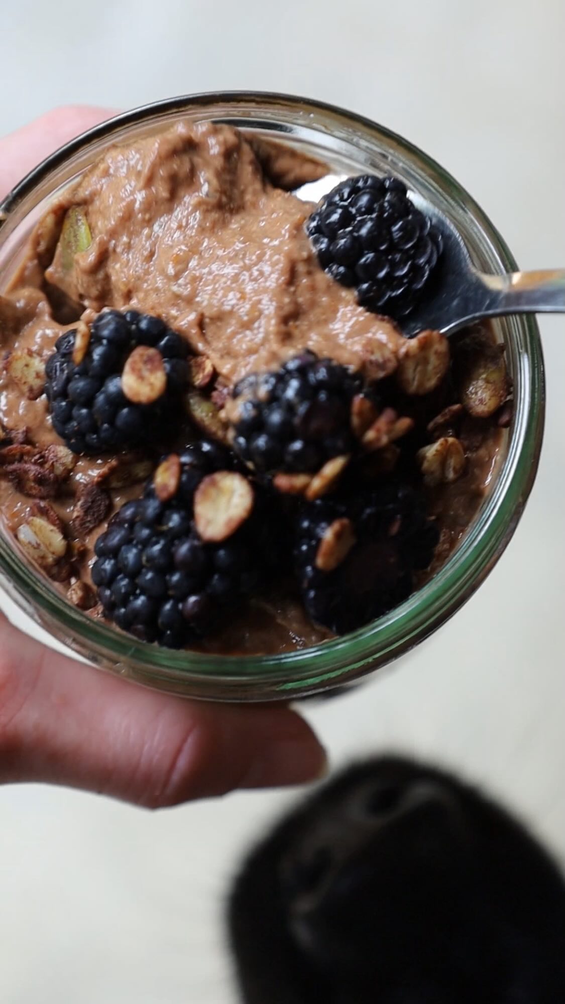 When you’re busy filming and your neighbours spaniel finds the door open 🖤😄
So much love for this ever curious cutie!
#spaniel #healthydesserts #veganerezepte #foodreels