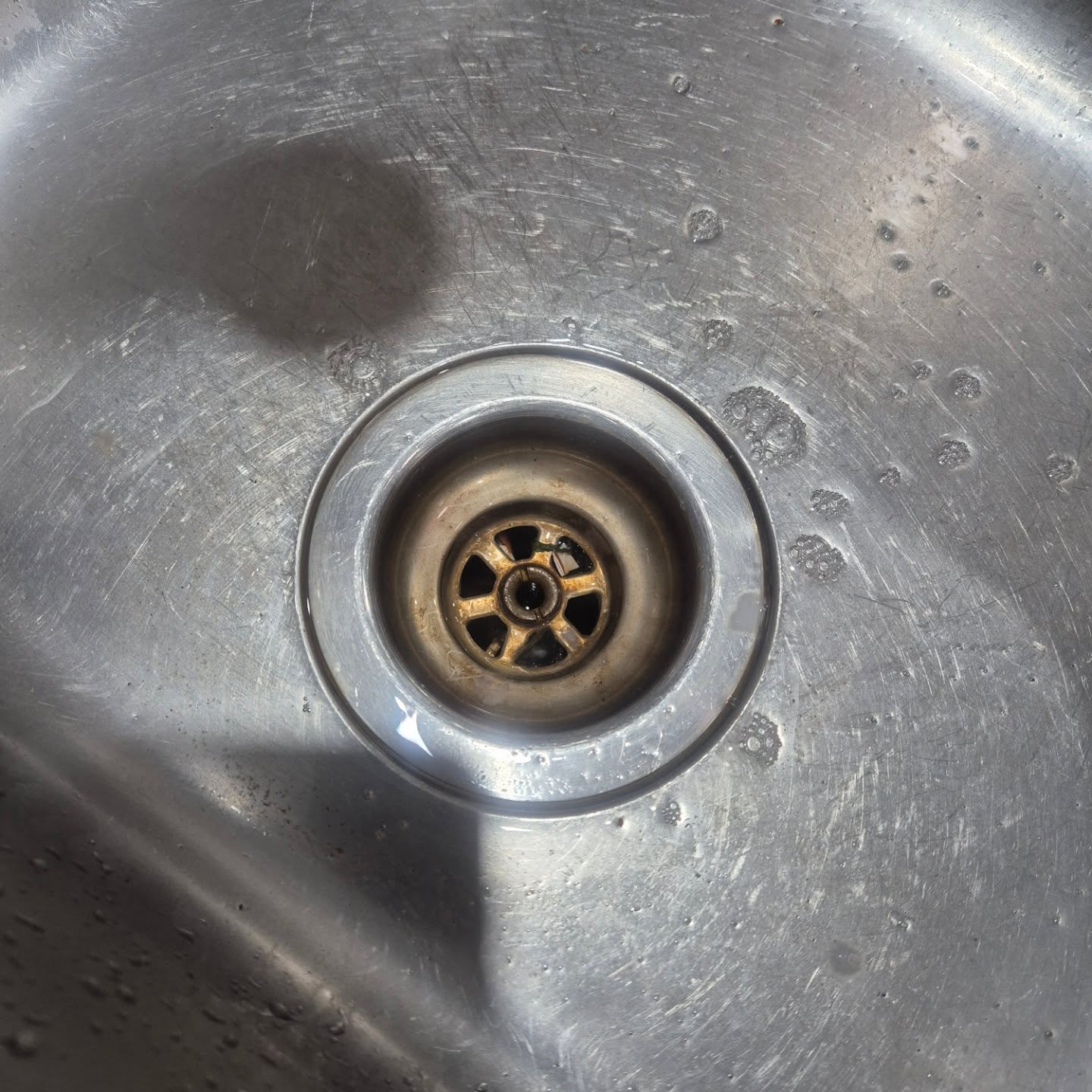 BEFORE AND AFTER ✨️
❎️No harsh chemicals required
✅️Just good, eco friendly products
#cardamomclean #cleaningperth #cleansink #ecofriendlyproducts #perthcleaning