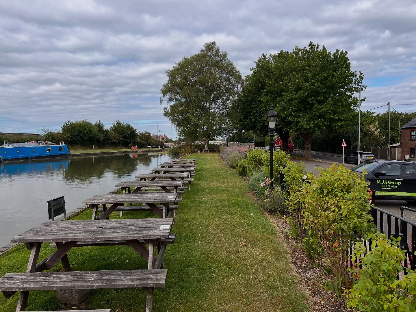 🌿 Lovely spot for a commercial contract!
We’re proud to be looking after the gardens at The Black Horse in Devizes — a beautiful pub right on the canal. 🌊✨
It’s a fantastic location and a real pleasure to help keep the outdoor spaces looking their best all year round.
Garden maintenance | Commercial contracts | Quality results 🌱
#Devizes #WiltshireBusiness #CommercialGardening #GardenMaintenance #CanalSide #TheBlackHorseDevizes