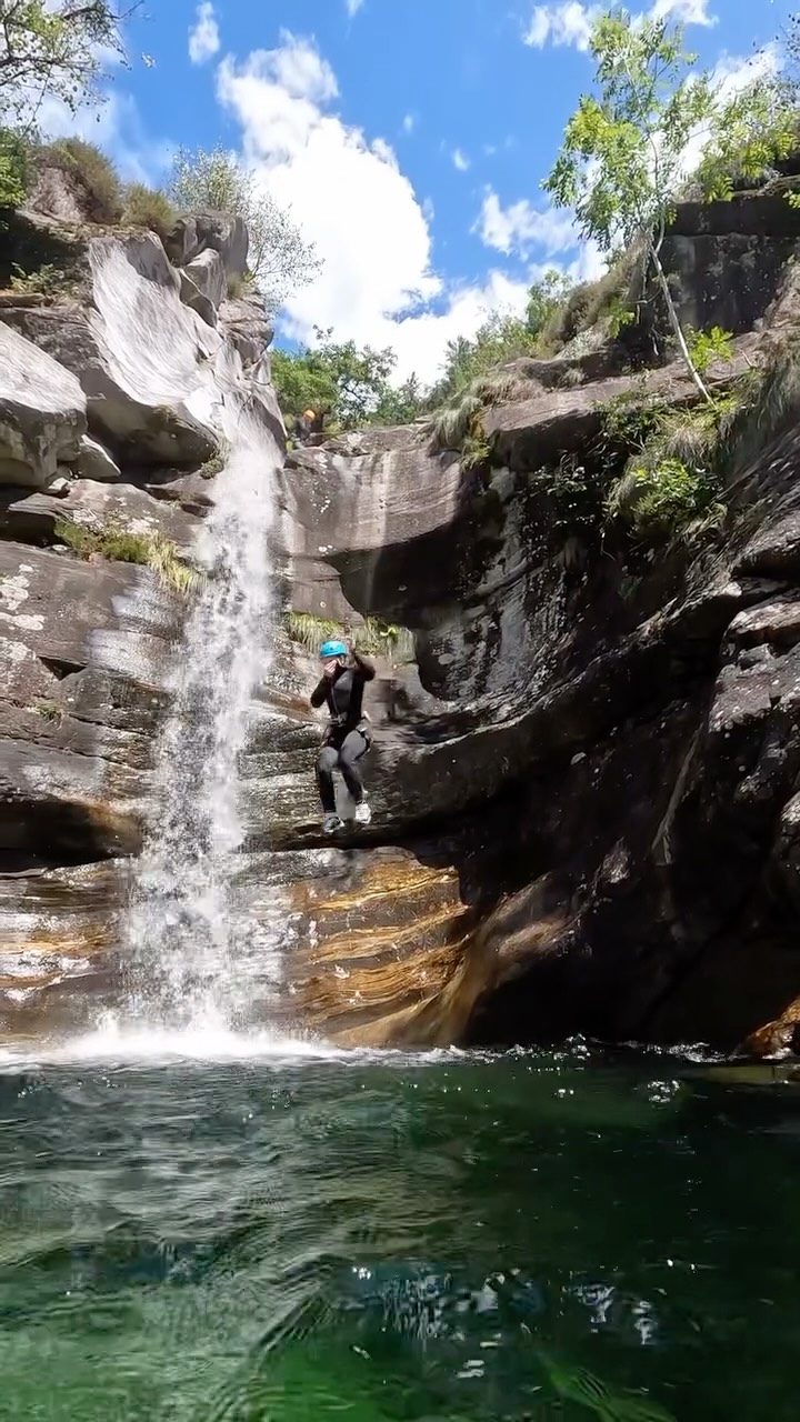 your sign to do canyoning in ticino 🇨🇭
#rutsche #wasserfall #ticino #switzerland #outdooradventures #weekendtrip #dornbirn #canyoning #adrenaline #extreme #swisscanyon
