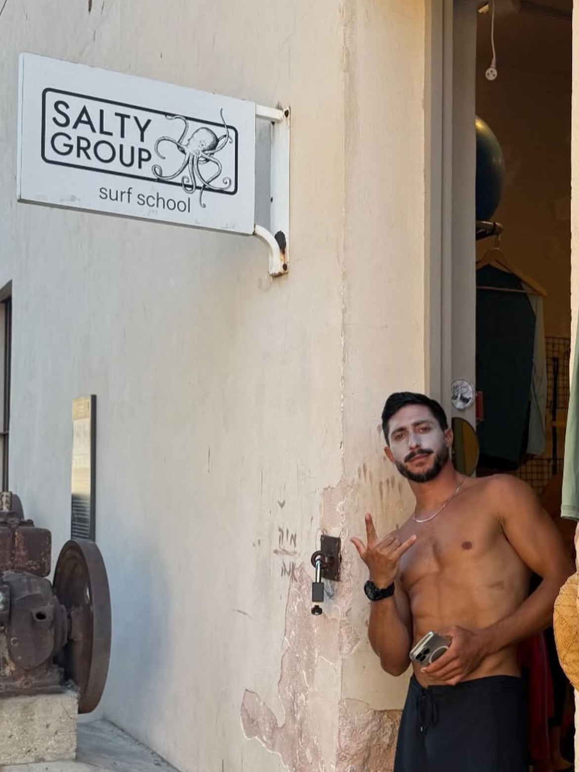 Salty Sunsessions surfers 🤙🏾☀️ @salty_group @idanmarom 🤩 all day surfing sessions ☀️#surfzinc #nourishyourskin #coolskincare #realingredients 🤎