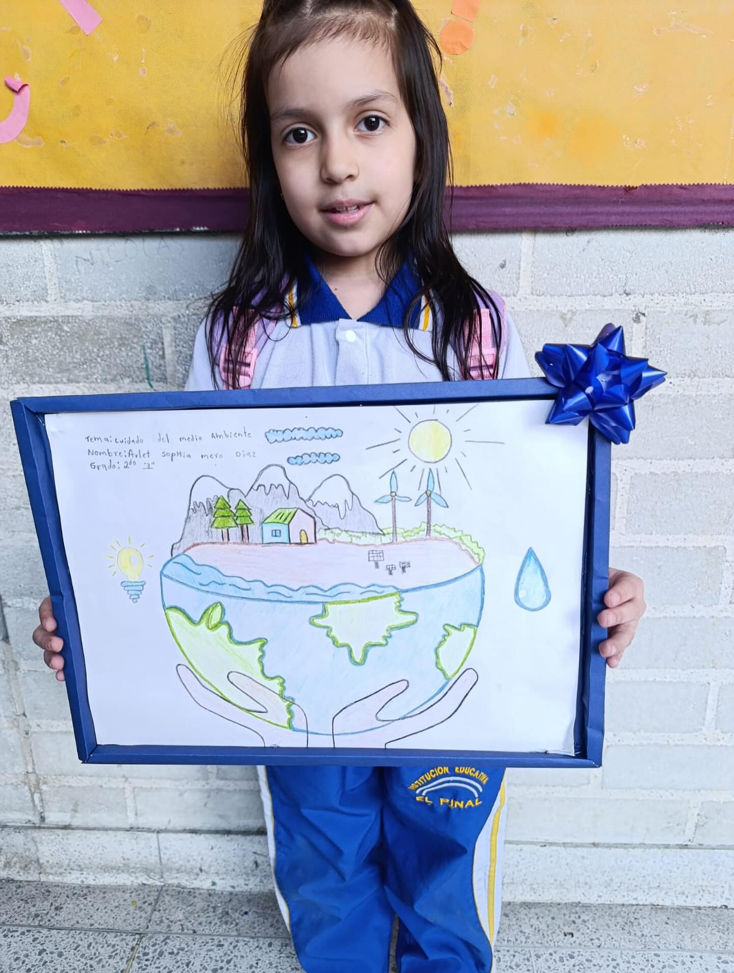 Arlet Versátil brilló con su creatividad en la categoría de dibujo, demostrando que el arte también habla fuerte y claro desde el corazón. 🎨✨
¡Dos talentos que nos llenan de orgullo! 🙌
Gracias por compartir su pasión y representar con tanto amor a nuestra institución.
#TalentoPinalista #ArteYCanto #OrgulloEstudiantil #IEElPinal #NiñosConTalento #VocesYColores