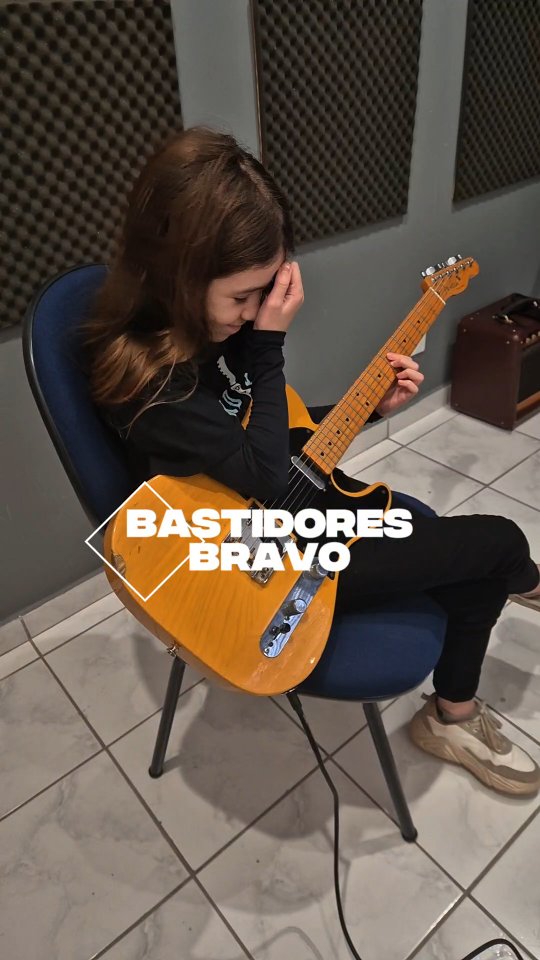 🎬 A música, também, acontece por trás das câmeras.
Nos bastidores da Bravo, é a essência de cada pessoa que faz tudo soar diferente.
É isso que nos torna únicos. 🎶✨
Créditos no áudio: nossa aluna Lara ❤️
#BravoAcademiaDeMúsica #NosBastidores #AulaDeMúsica