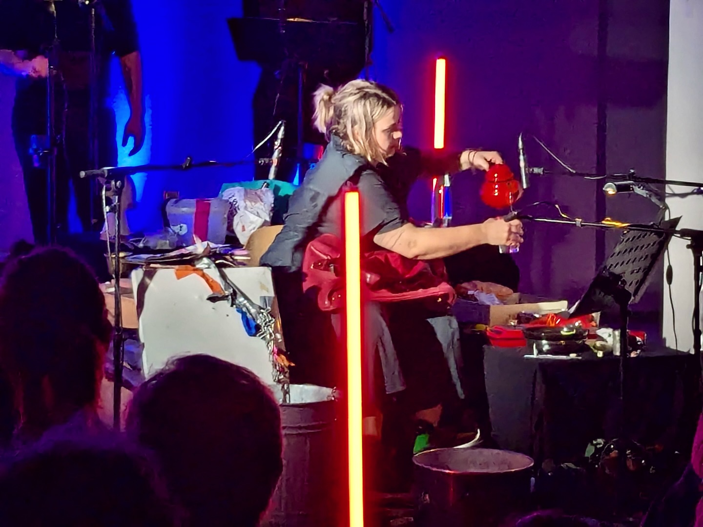 Regen und Sonnenschein im Juli. 🌞🌦️
#foleyartist #geräuschemacher #geräuschemacherin #phd #phdstudentlife #womeninsound #july #klostereberbach #julyrecap #hörspielliebe #crewlove #ilovemyjob #dailygram @konfigurationendesfilms @theatermienenspiel