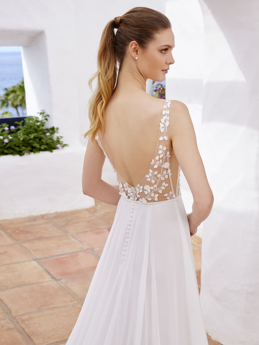 Casha, stunning from every angle. 💫
Her Olivelli gown brought the romance, grace, and unforgettable glow to her special day.
Ready to find your dream dress? Book your exclusive Olivelli experience via WhatsApp: +27 82 852 6285.
#OlivelliBride #CashaTheBride #OlivelliMagic
Want it even shorter, or with more focus on the dress style?