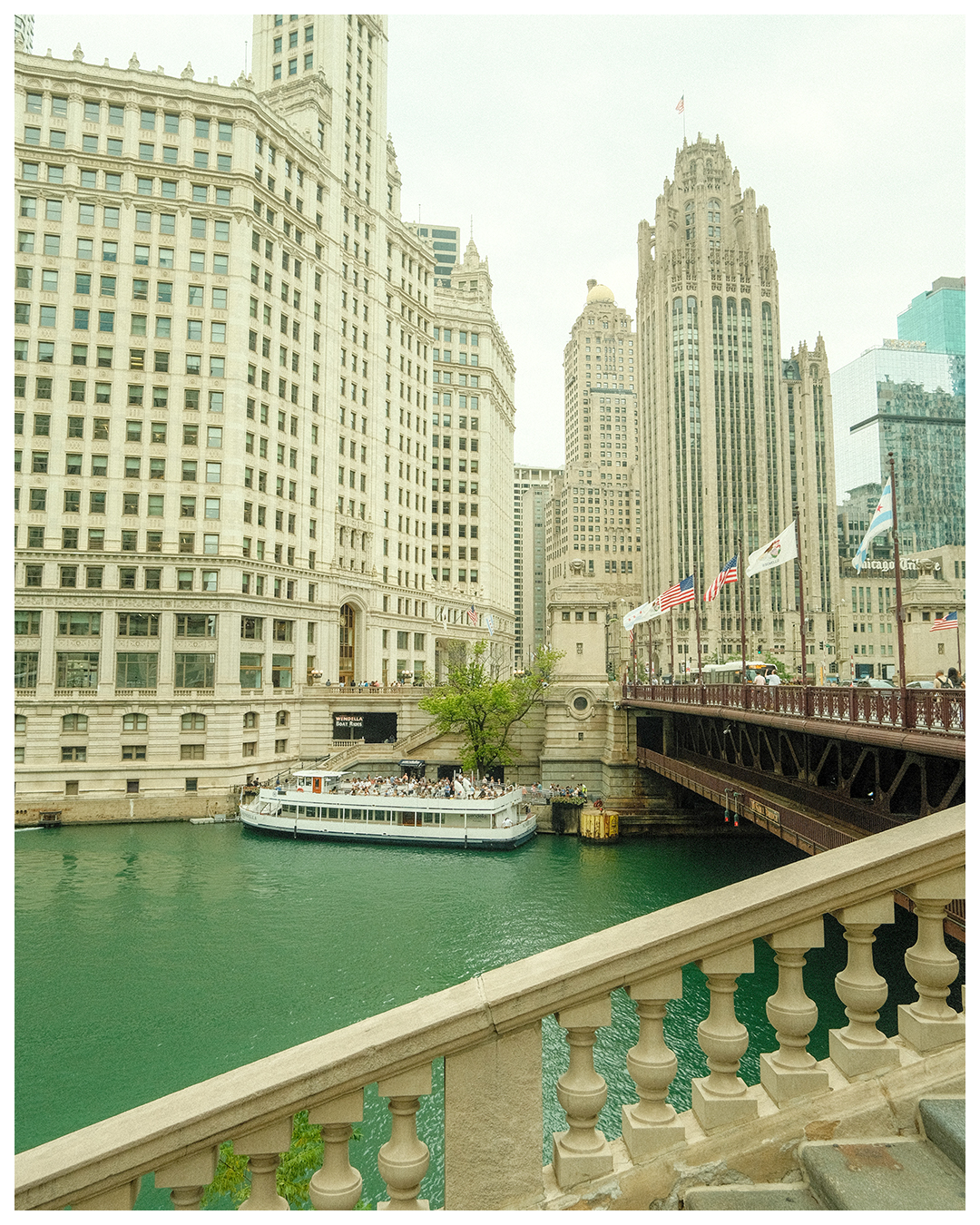 Take me back!!
#chicago #chitown #Fujifilmxt30ii #Fujifilm #FilmPhotographer #FilmPhotography #PhotoOfTheDay #PhotographyDaily #fujifeed #myfujifilm #chicagophotography #artdecoarchitecture