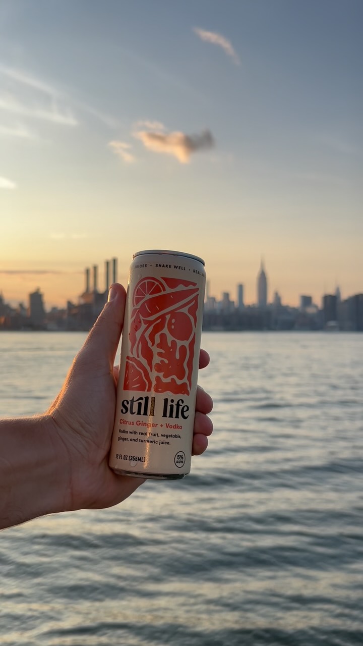 Still life & sunset near @pierwines . Isn’t that what it’s all about?
#summernyc #stilllifecocktails #stilllife #carrotcocktails #drinkbetter #brooklyn