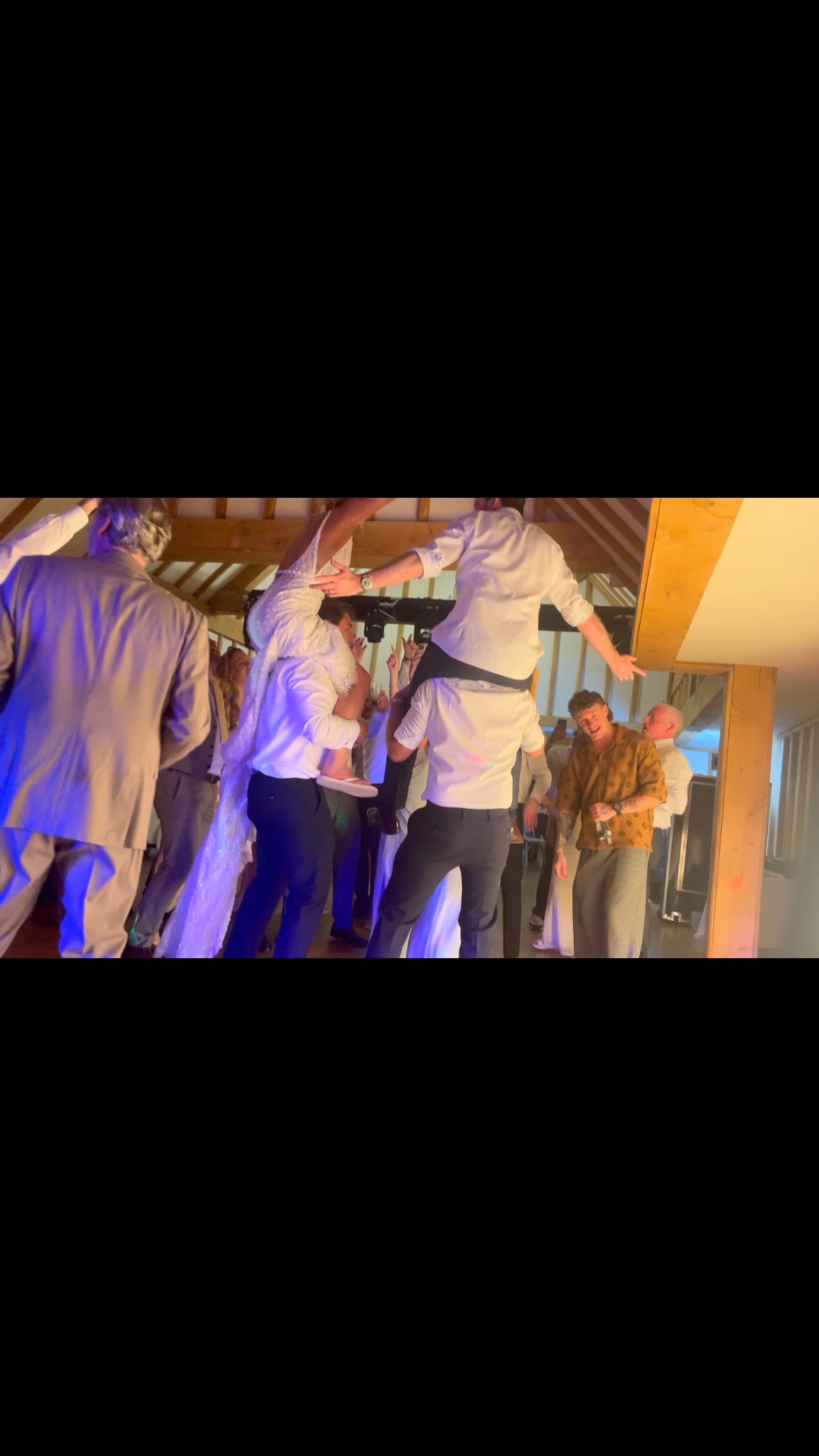 Classic ‘disembodied bride and groom’ footage from the weekend. Thank you Dan and Charlie for being such great hosts. @martyndrabik @tristanevansgtr @korolevamoon @originalfunkbrother and @jameslee.nelson #weddingband #Irishmusic #irishtrad ##weddingentertainment #entertainmentindustry #livemusic #coverband #Irishweddingbanduk #functionband #rockcoversband #miraclecure_band #thescene #indiecoversband #ibanez #ibanezprestige #fishman #martinaudiolondon #voxampsuk #weddingbands #corporateevents #irishtrad #Irishmusic #turbosound #eventsplanner #ceilidh #ceilidhband #corporateeventplanner #corporateevents #myweddingsuppliers #folkweddingband #miraclecure_band