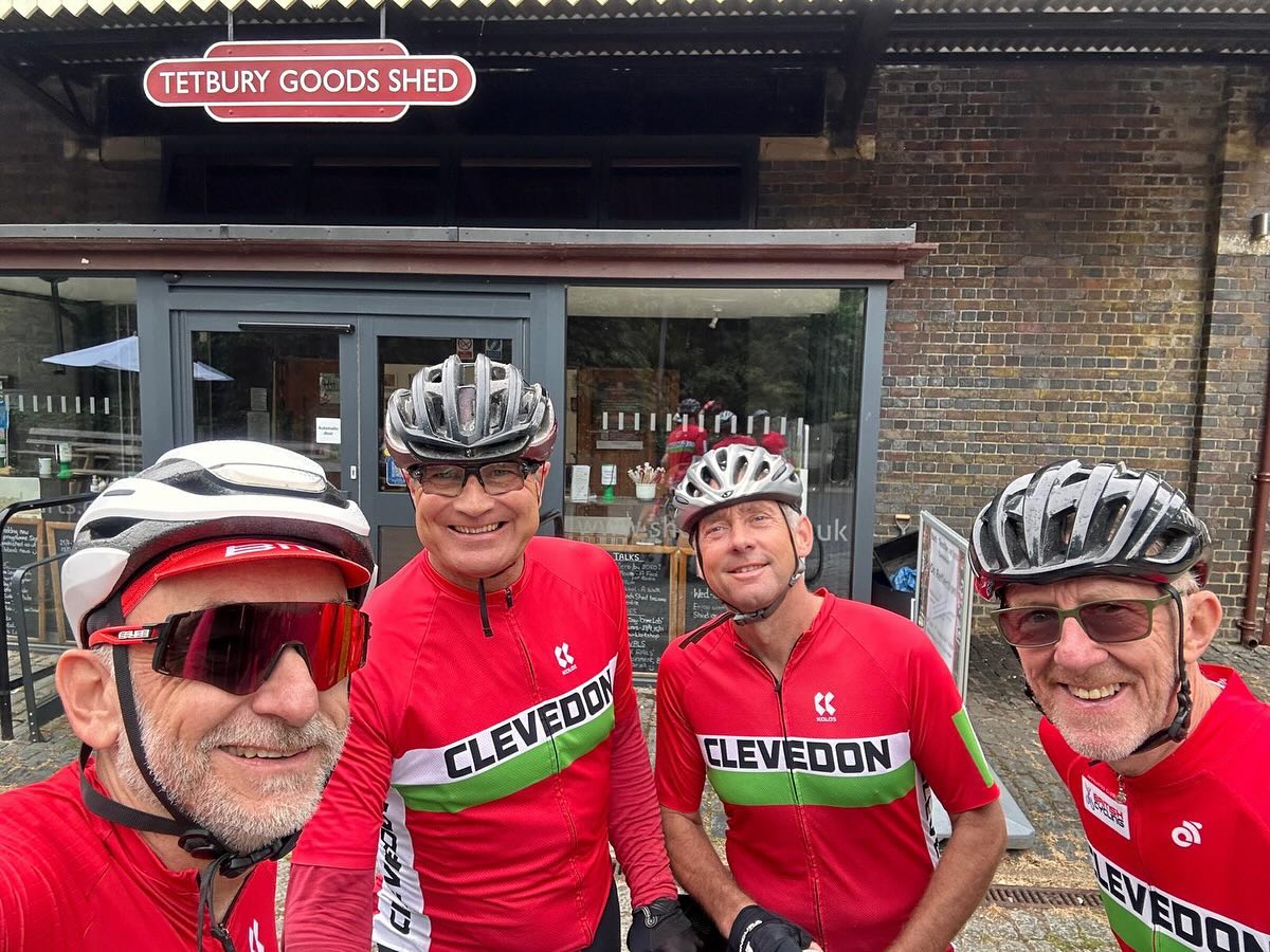 A few red jerseys could be seen rolling through the Cotswolds today for the Sunday club ride.
Lovely car assist away day ride starting in Thornbury.
Fab day out! #awayday #cotswolds #cdrc #clevedonanddistrictroadclub #redjerseysontour