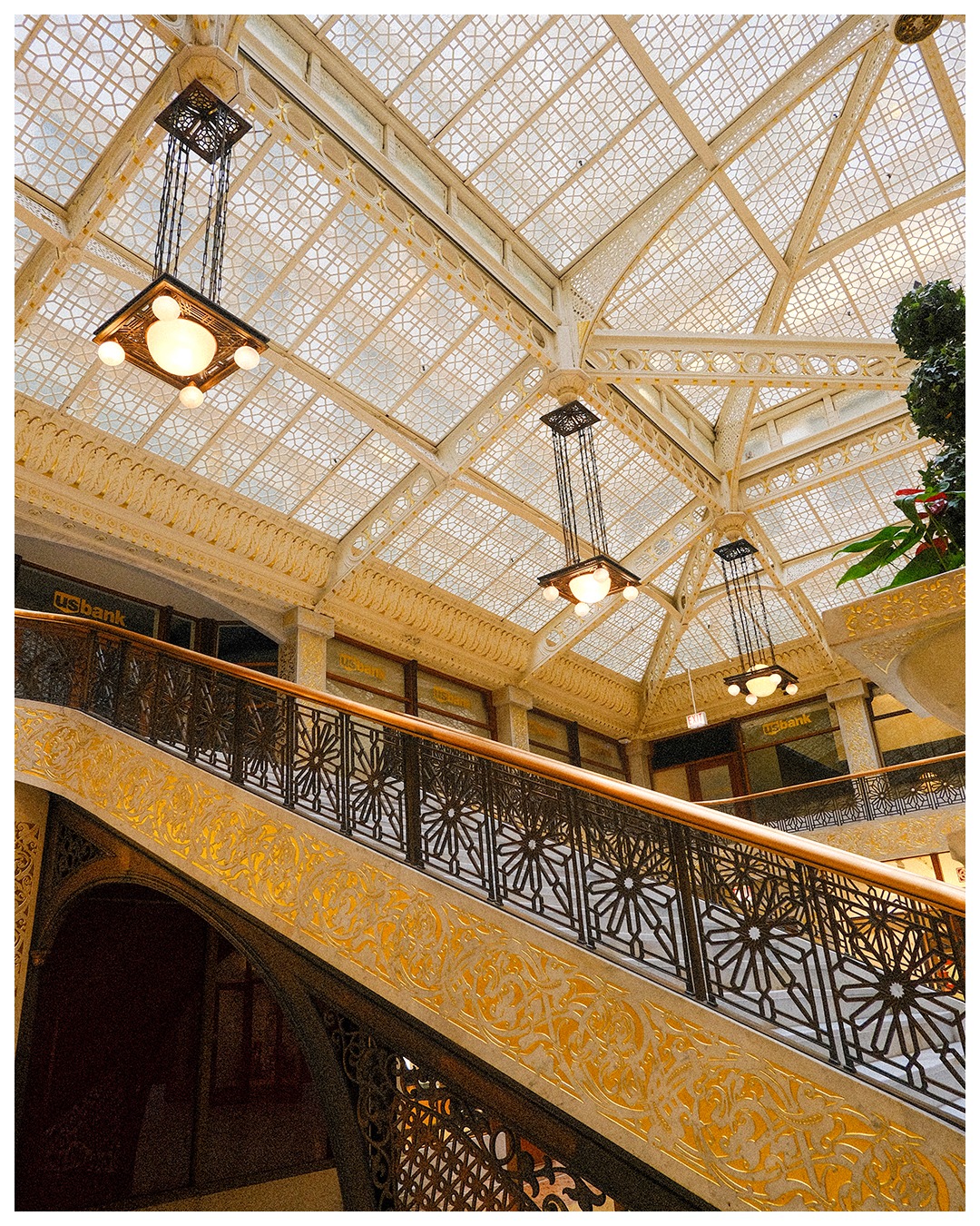 📍The Rookery Building
#chicago #chitown #Fujifilmxt30ii #Fujifilm #FilmPhotographer #FilmPhotography #PhotoOfTheDay #PhotographyDaily #fujifeed #myfujifilm #chicagophotography #chicagointeriors #artdecoarchitecture #RookeryBuilding