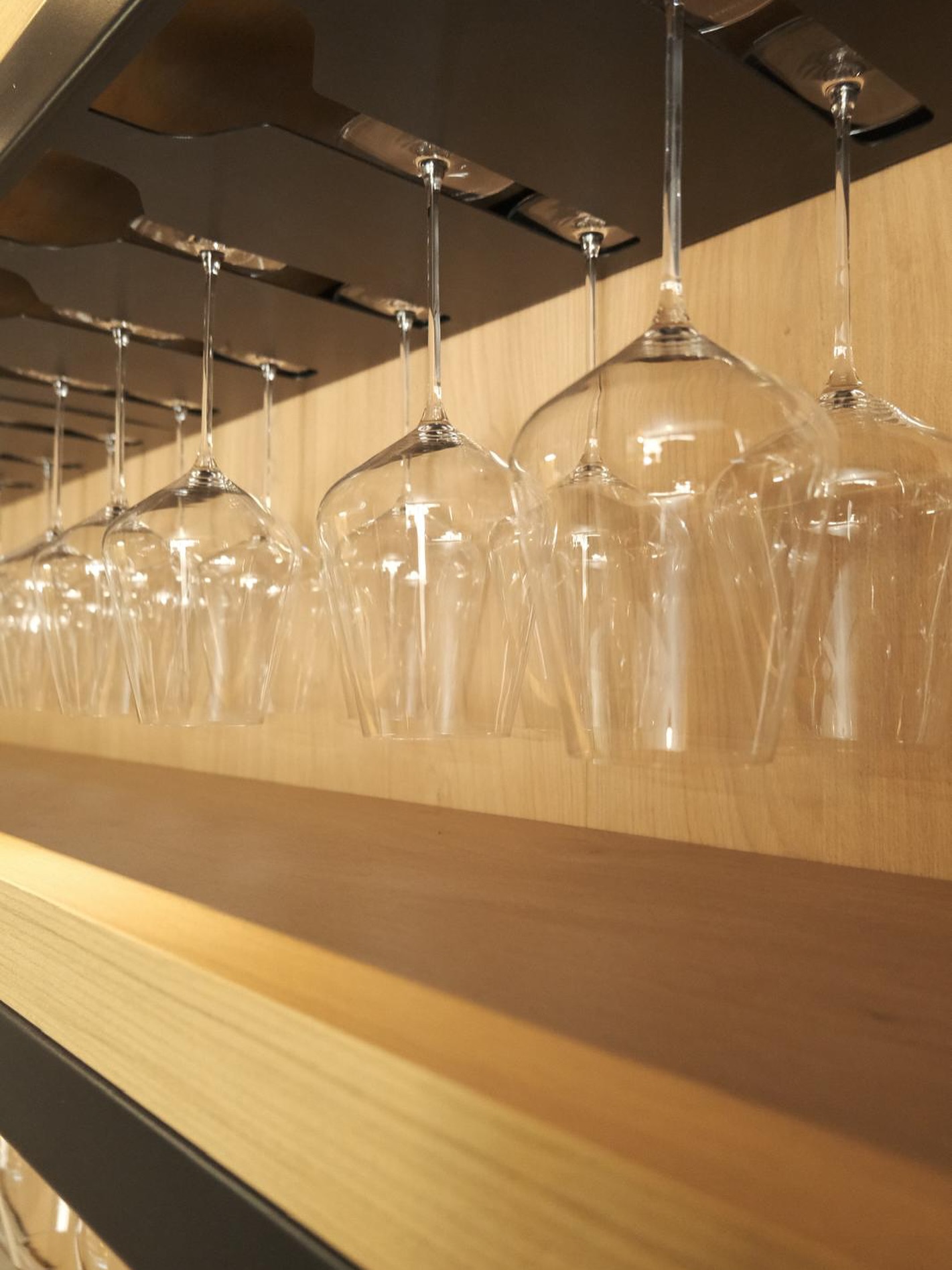 🍷 Envie de déguster un bon verre de Bourgogne ?
Découvrez notre sélection au verre : 4 blancs & 4 rouges sélectionnés avec soin, à déguster sur place ✨ Une sélection qui évolue au fil du temps…
À très vite au 228 ! 🍇