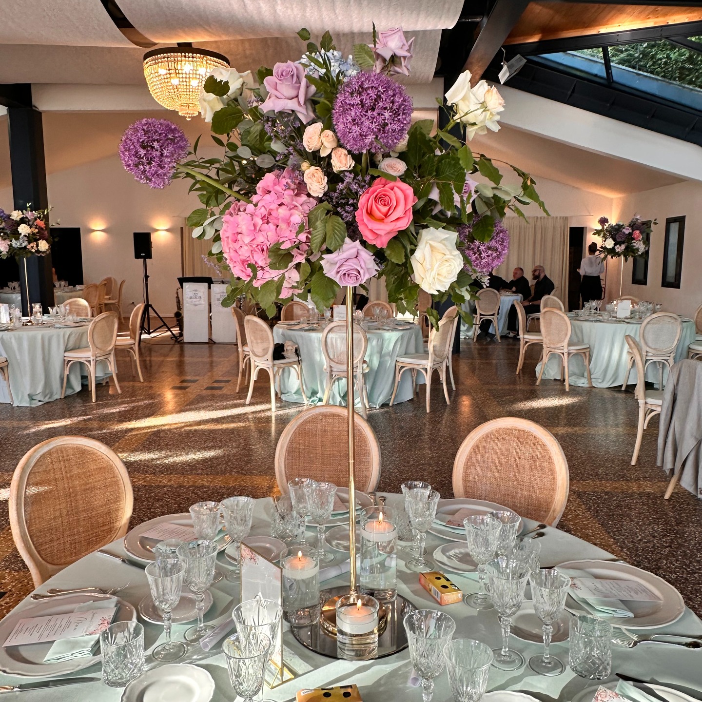 .
an explosion of colors...
Delicate hues, timeless elegance 💐
A closer look at the stunning centerpieces in soft shades of lilac and pink — a romantic palette that brought charm and lightness to every table.
Refined, graceful, and filled with the sweetest floral details, just like the love story they celebrated.
Flowers: @lavieenrosearona
#LilacAndPinkWedding #CenterpieceInspo #WeddingFlowers #LakeMaggioreWedding #RomanticPalette #WeddingDetails #ItalianWeddingStyle #WeddingPlannerItaly