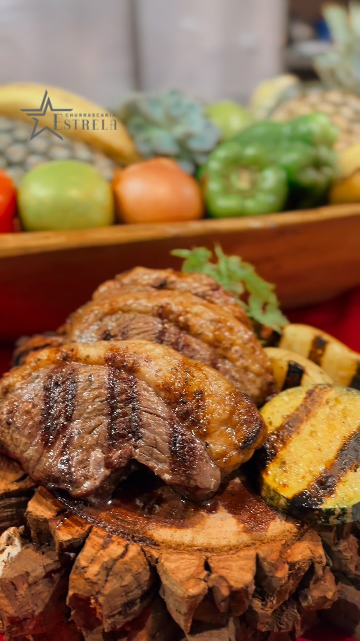 🎥🔥 A estrela da churrasqueira chegou!
Hoje é dia de picanha suculenta, preparada com todo o cuidado que só uma churrascaria de verdade sabe fazer!
Do corte perfeito ao ponto ideal... cada fatia é um convite pra saborear o melhor do churrasco!
🥩 Sal grosso na medida certa.
🔥 Brasa viva e cheiro inconfundível no ar.
👨🍳 E aquele toque especial do nosso chef.
👉 Venha viver essa experiência com a gente.
🍽️ Churrascaria Estrela – aqui o sabor é protagonista