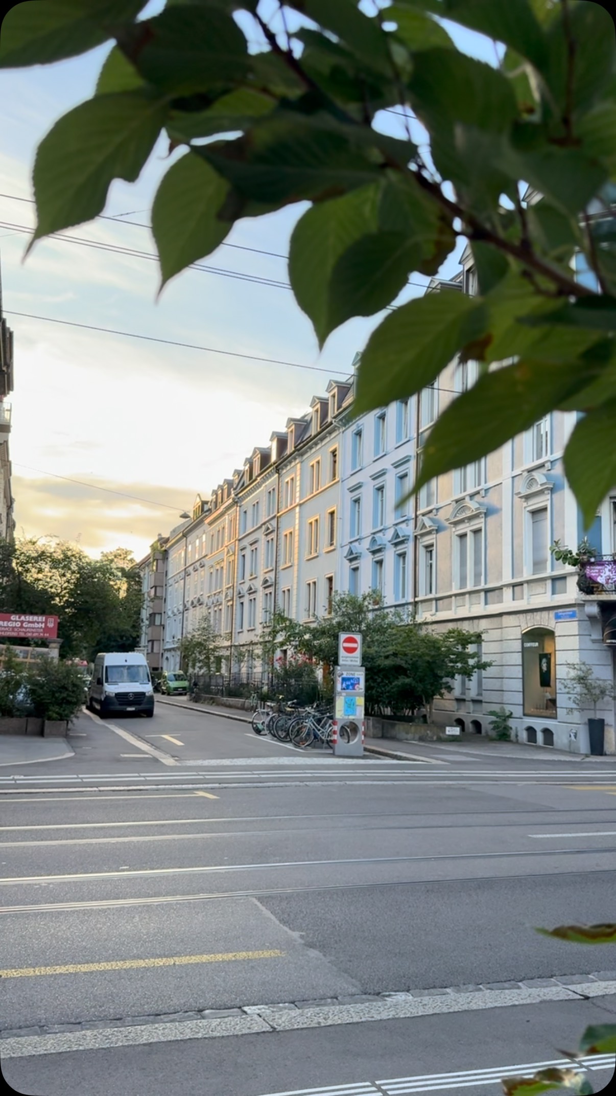 Starte gut in den Tag 🫶
#caféfrühling #kaffeemacher #frühling #coffee #basel #barista #coffeeshop #baristalife #brootmacherinnen #morning
