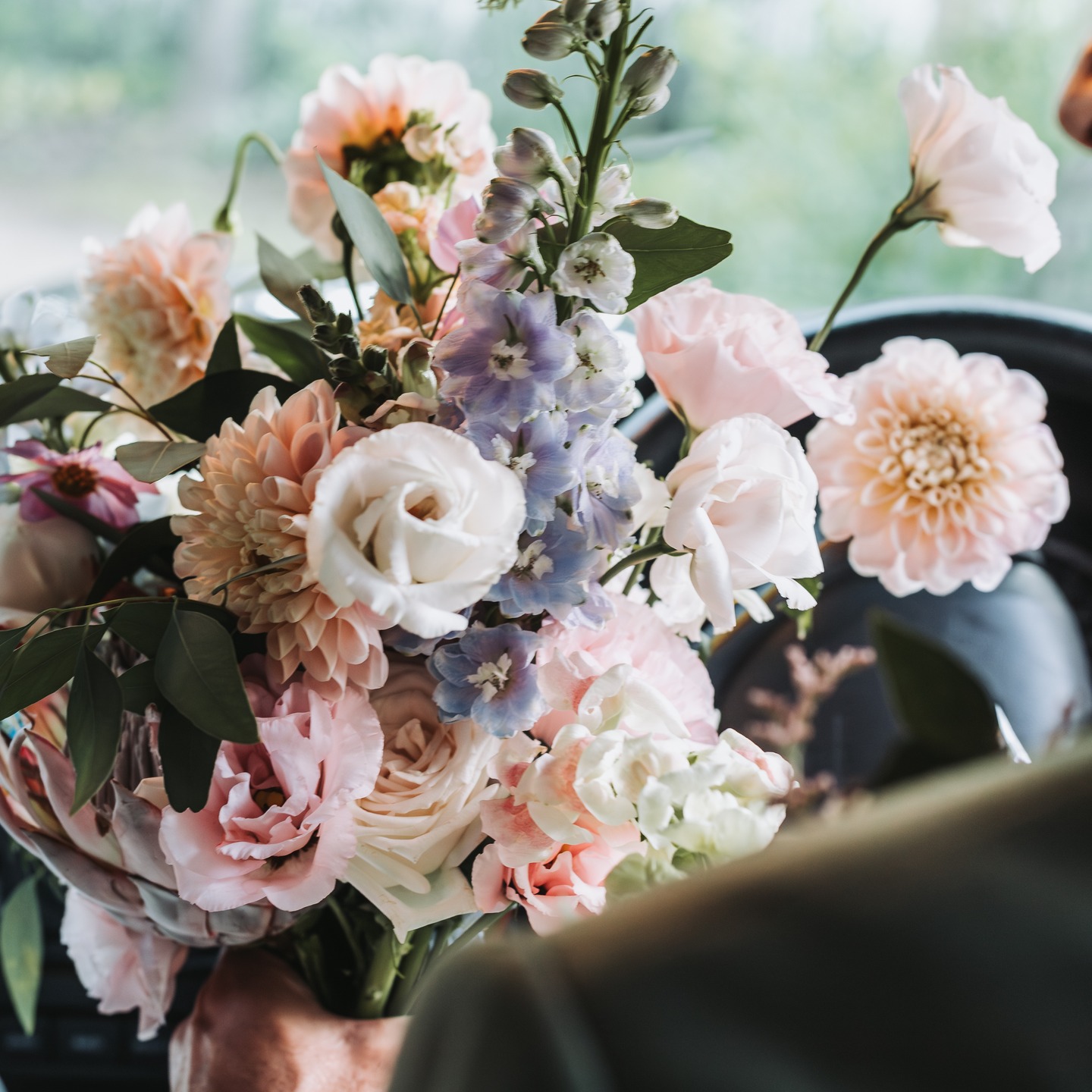 Whimsy and romantic set-up for @deirdre_oosthuizen & Bruce. We got to work with the most beautiful dahlias and cosmos 🥰
Photography: @jessegademanphotography
#whimsicalwedding #pastelflower #kznflorist #ballitoweddings #dahlias #cosmos #weddingdecor