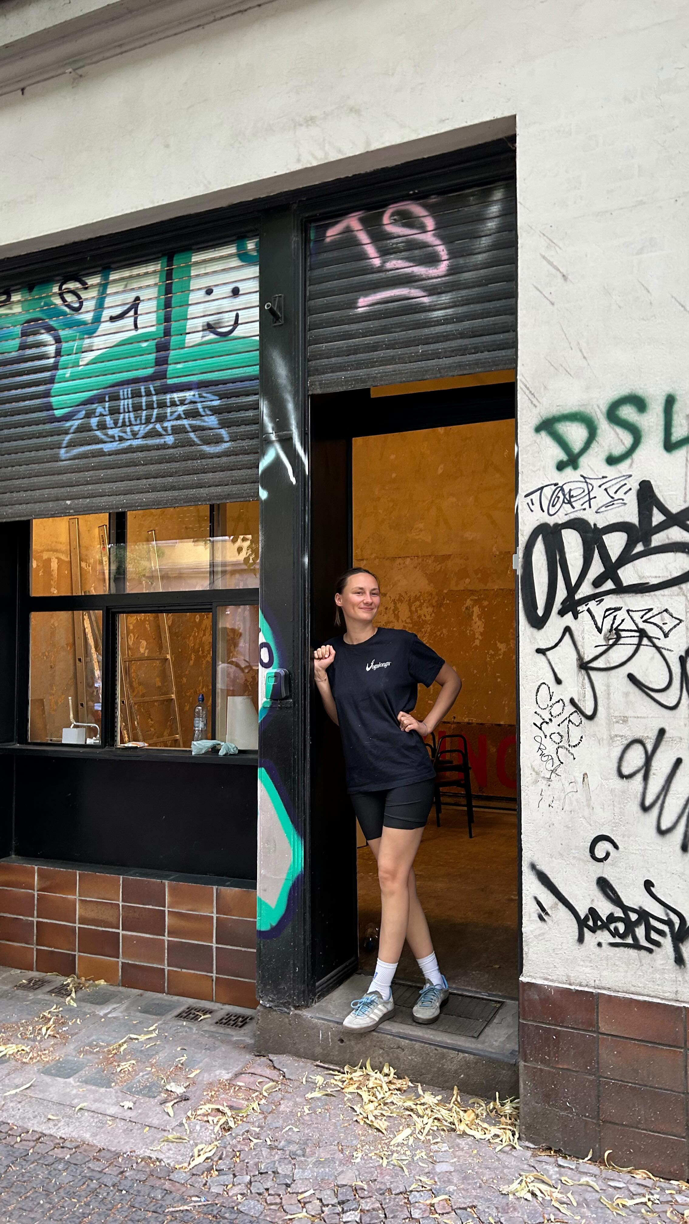 Little tour of the shop before renovations!
Still unsure about the Color concept, it’s funny how in my flat I’m always choosing bold colors but here I’m a bit shy 😂
I’m painting tomorrow and still not decided… any suggestions are more than welcome!!
#shoprenovation #renovationproject #vintagefurniture #berlinvintage #berlininterior #berlinvintageshop #colorconcept #beforeandafter