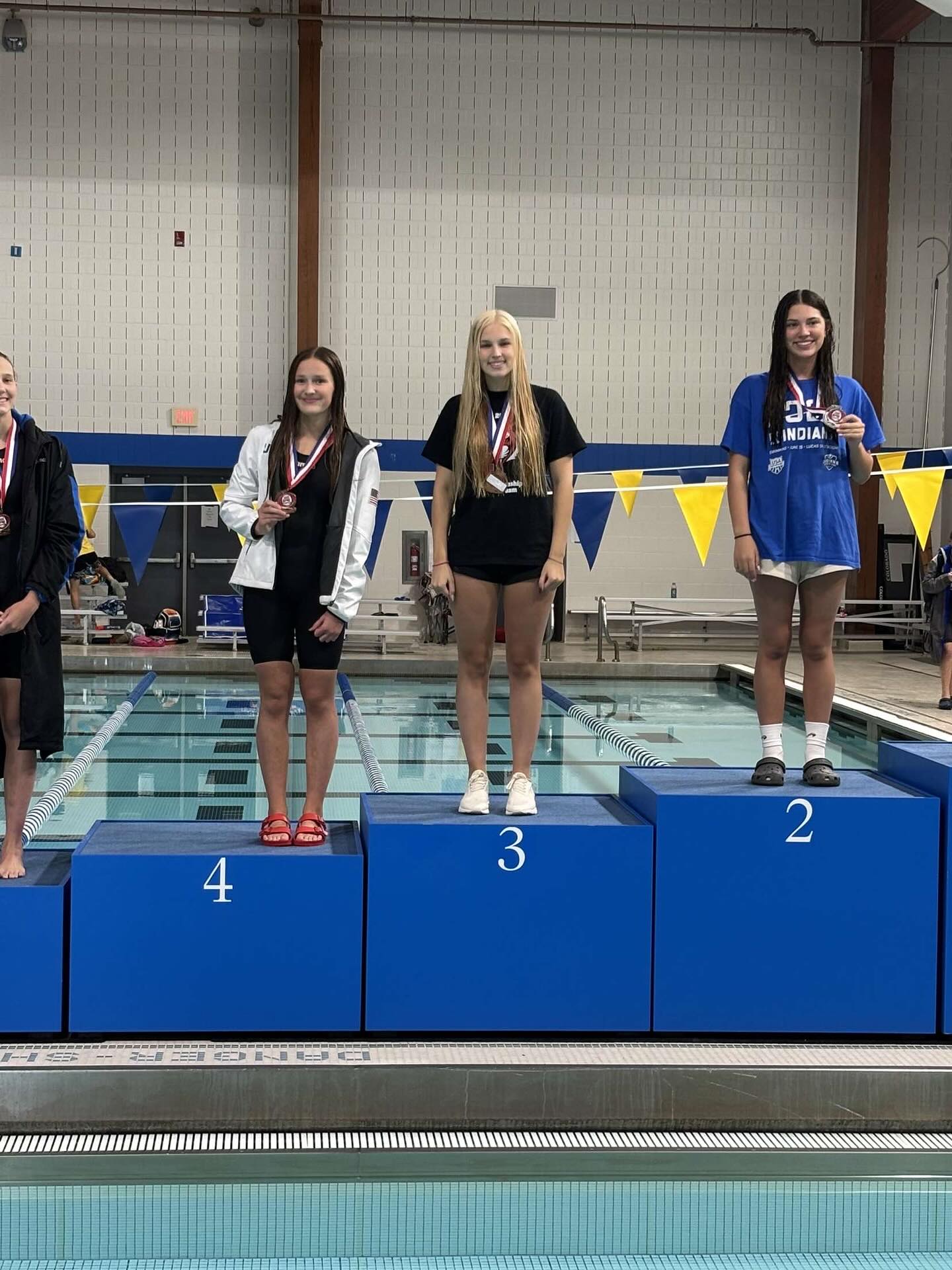 ISI Summer Central Divisional Championships:
Girls 200 Free:
Olivia Thompson - 3rd Place
Audrey Diehl - 4th Place
Annamari Nagy - 6th Place
Boys 200 Free:
Caleb McCoy - 3rd Place