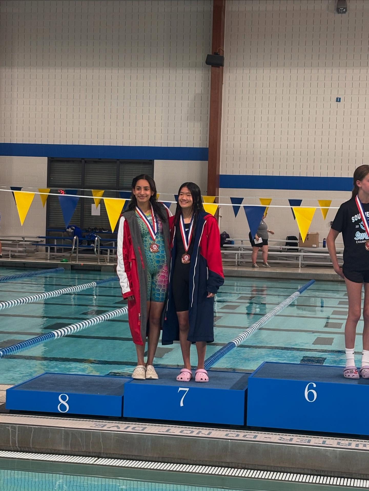 ISI Summer Central Divisional Championships:
Girls 14&U 100 Breast:
Jessica Zhao - 7th Place
Sonali Tapia - 8th Place
