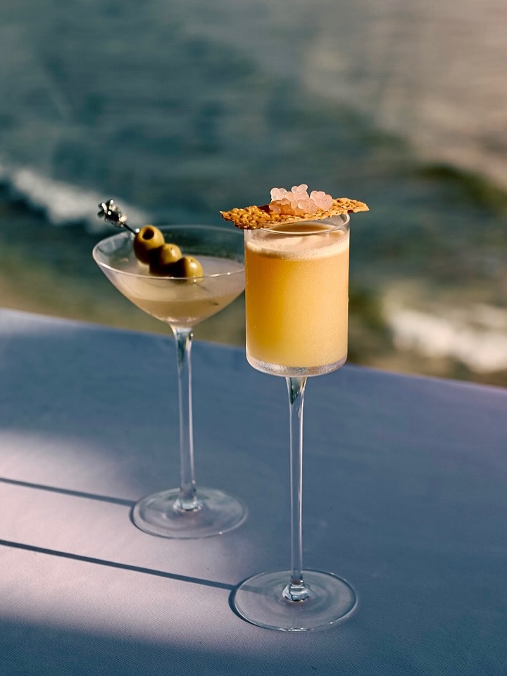 NGA KHAW — our latest cocktail creation at L’Arôme by the Sea 🍸
A silky blend of Disaronno, Malibu, toasted almond, homemade white sesame, and a splash of lime juice — inspired by ocean breezes and island soul 🌴✨
📍Only in LaromeByTheSea
#CocktailOfTheDay #PhuketDrinks #MixologyArt #BeachsideSips #SesameTwist #TropicalElegance #PhuketCocktails