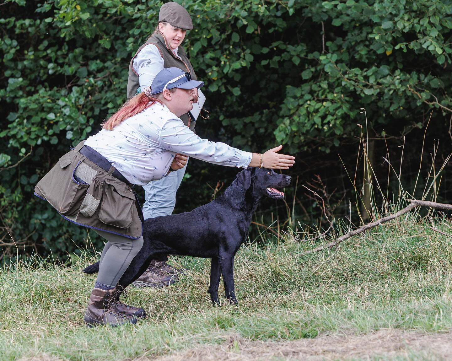Poppy out with Jock on Sunday. Seeing her mature as a handler. Her timing has improved and she’s really starting to stretch herself with Jock. Matt at @westmorland_gundogs has really helped her gain confidence and understanding and think about her decision making. So nice to see her loving this and Jock well her do anything for her 🙌🏻
📸 @_georgehodgsonphoto 🔥