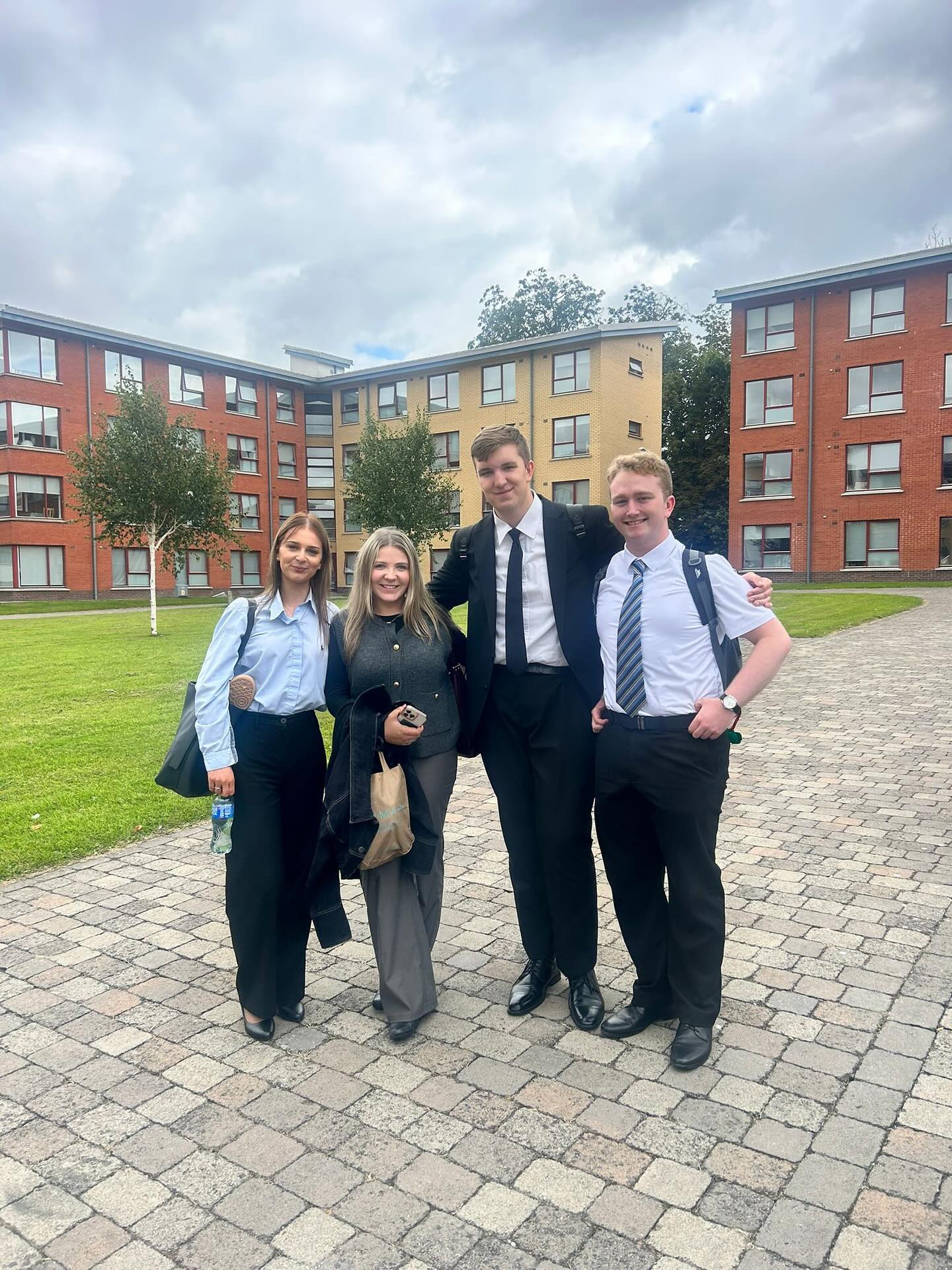 Huge congratulations to our future cabin crew who just passed there exams🥳 Here at Hazelwood we wish them all the best of luck in their future endeavours🧑🏼✈️👏🏼
#hazelwoodstudentvillage #studentaccommodation #dublin #dublinairport #summervibes☀️ #student #cabincrew