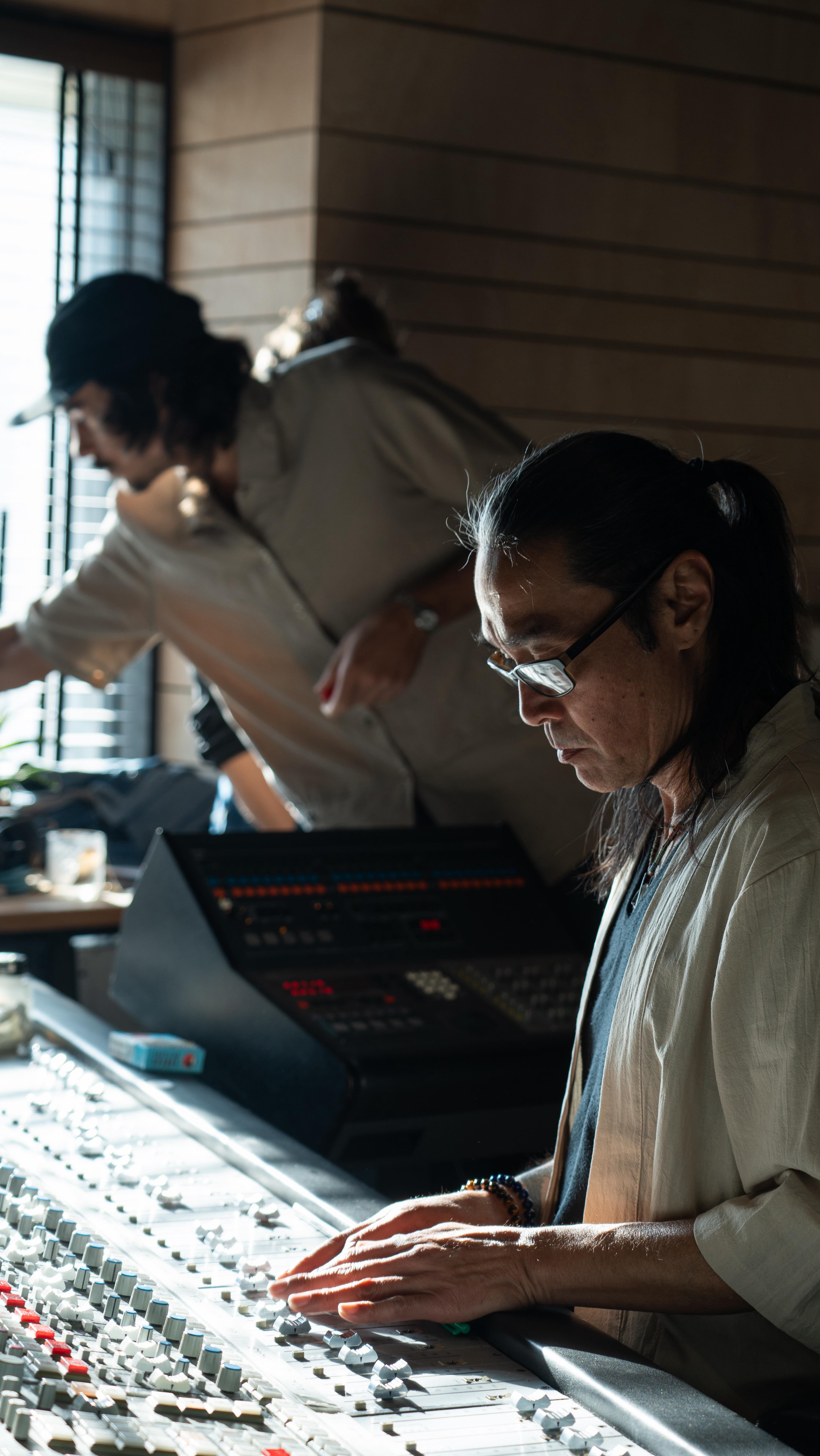 Capturing a unique analog-to-vinyl experience for @vinyl.alliance in partnership with @audiotechnicaemea & @official_optimal_media
I documented the entire two-day process through both photo and video, working alongside an amazing international documentary crew to capture a direct-to-disk recording with a live audience.
These were some of the most inspiring days I’ve shot. It reminded me why I do what I do: to preserve moments of artists in their element without interrupting their flow state.
So grateful to be part of this beautiful process.
Recording & Mixing
@russelevado
Erik Breuer
@brewerystudios
@rhea.sode
@1168pm
@pebo_exp
Performing Artists
@frankathefairy @pettereldh @silvanstrauss
@abase_music @me.ronne @turbobiiitch
@lisa.ma.bu @zeidlerniko @mo_yoofee
Locations
@brewerystudios
@bar.neiro
@official_optimal_media
Behind the scenes photo, video and edit:
@isabelle.m.schmitz