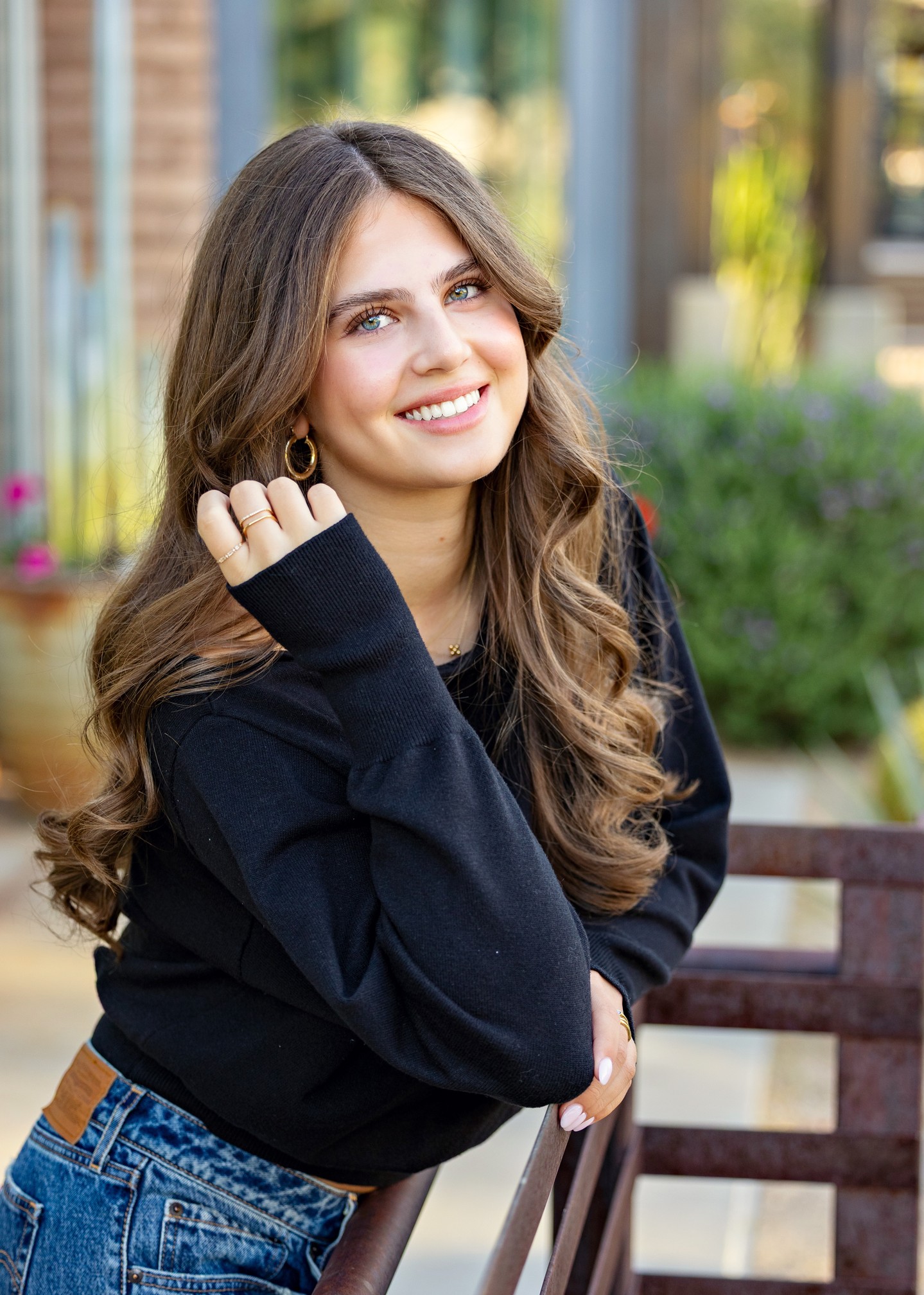 Class of 2026—it’s your turn! 👏
Fall is when many seniors book their 🎓 sessions, especially if they’ve got yearbook deadlines on the horizon. If that’s you, don’t wait—fall is a tight window and fills fast.
If you're not on a yearbook deadline, most seniors schedule their sessions between January and April of their graduation year—so you’ve got time! Either way, it’s never too early to get your session on the books.
Outfit tip: One timeless, neutral-toned “dressier” look always photographs beautifully, and most teens also bring something casual that feels 100% them. The goal is to capture who you are—at ease, authentic, and not over-posed. I’ve been doing this for over 20 years, and I’ll guide you every step of the way so you dont feel awkawrd in front of the camera. ✨
.
#seniorportraits #seniorphotos #classof2026 #scottsdaleseniorphotographer #seniorpics