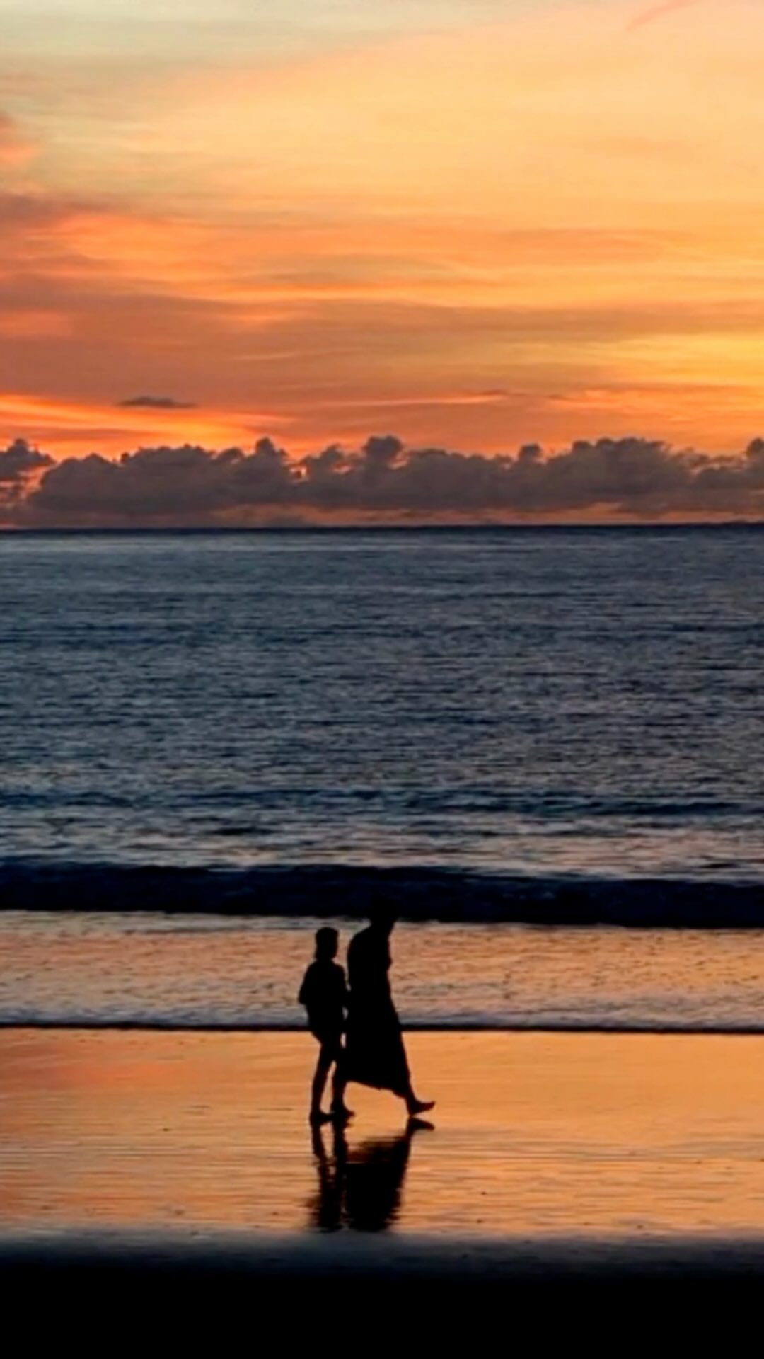 This isn’t a backdrop. It’s the brand.
The sun sets like this every evening, all you have to do is show up.
A Sunset Beach ritual curated by @mrssippybali