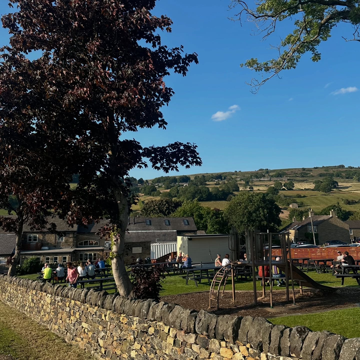 Summer holidays are now in full swing and garden is the perfect spot to keep the kids entertained! The bouncy castle is with us Friday-Monday come and enjoy the sun and a beer whilst they play🏰🍻