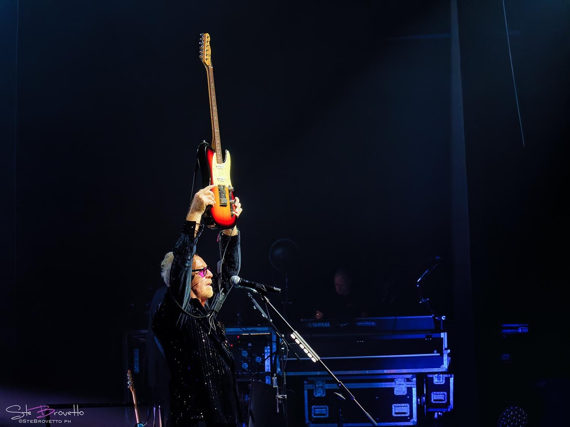 Grazie Benevento! Che calore e che energia! È stato bellissimo 💘
“L’Ultima Notte Rosa - The Final Tour” continua tra qualche giorno, ecco i prossimi appuntamenti!
10.08.25 - Festival de la Porta Ferrada - Espai Port, Sant Feliu de Guíxols 🇪🇸
13.08 - LA SPEZIA - Piazza Europa
18.08 - DIAMANTE (CS) - Teatro dei Ruderi
Vi aspetto!
🎟️ Ultimi biglietti al link in bio
Ph. @stebrovettoph
#lultimanotterosa #umbertotozzi @momyrecords @concerto.official @friendsandpartners @birindelliauto @rtl1025